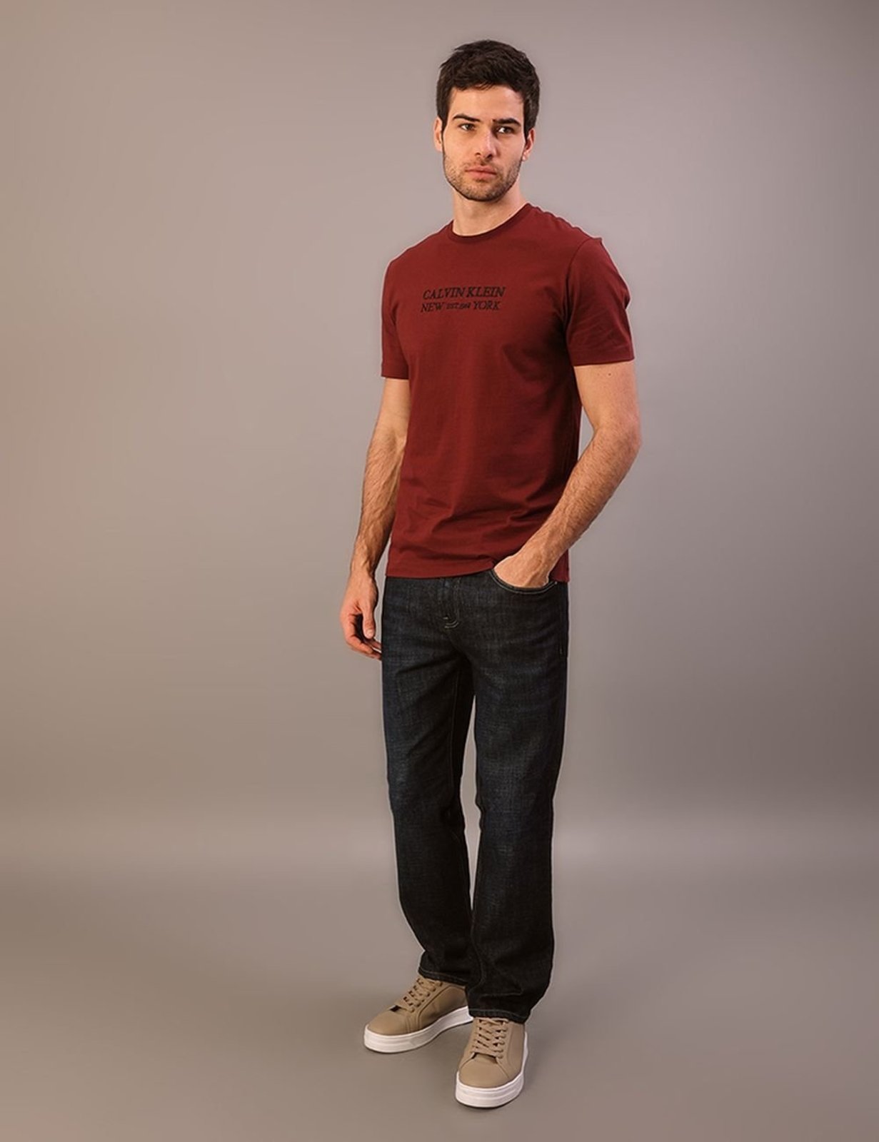 Camiseta Manga Curta Calvin Klein Masculino Bordado Ny Est. 1968 - Bordo Calvin Klein Jeans