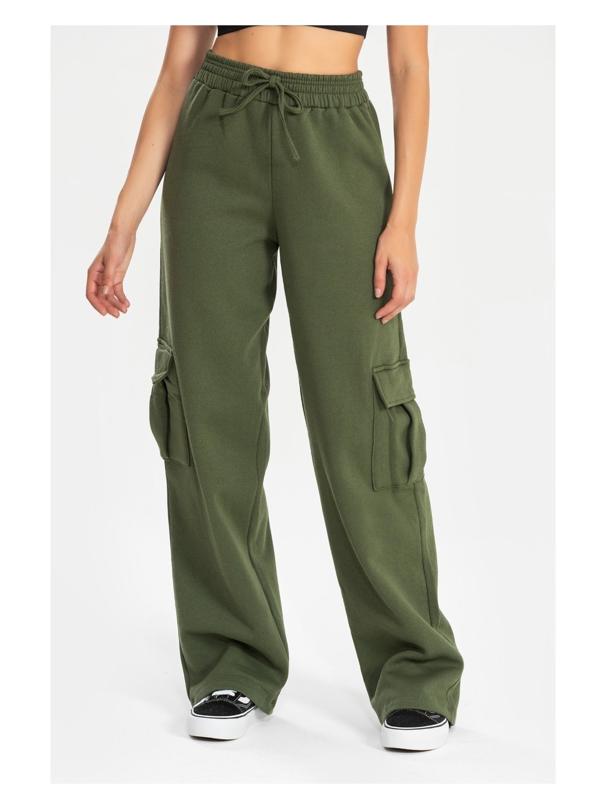 Calça Moletom Reta Cargo Feminina com Avesso Peluciado Verde Militar