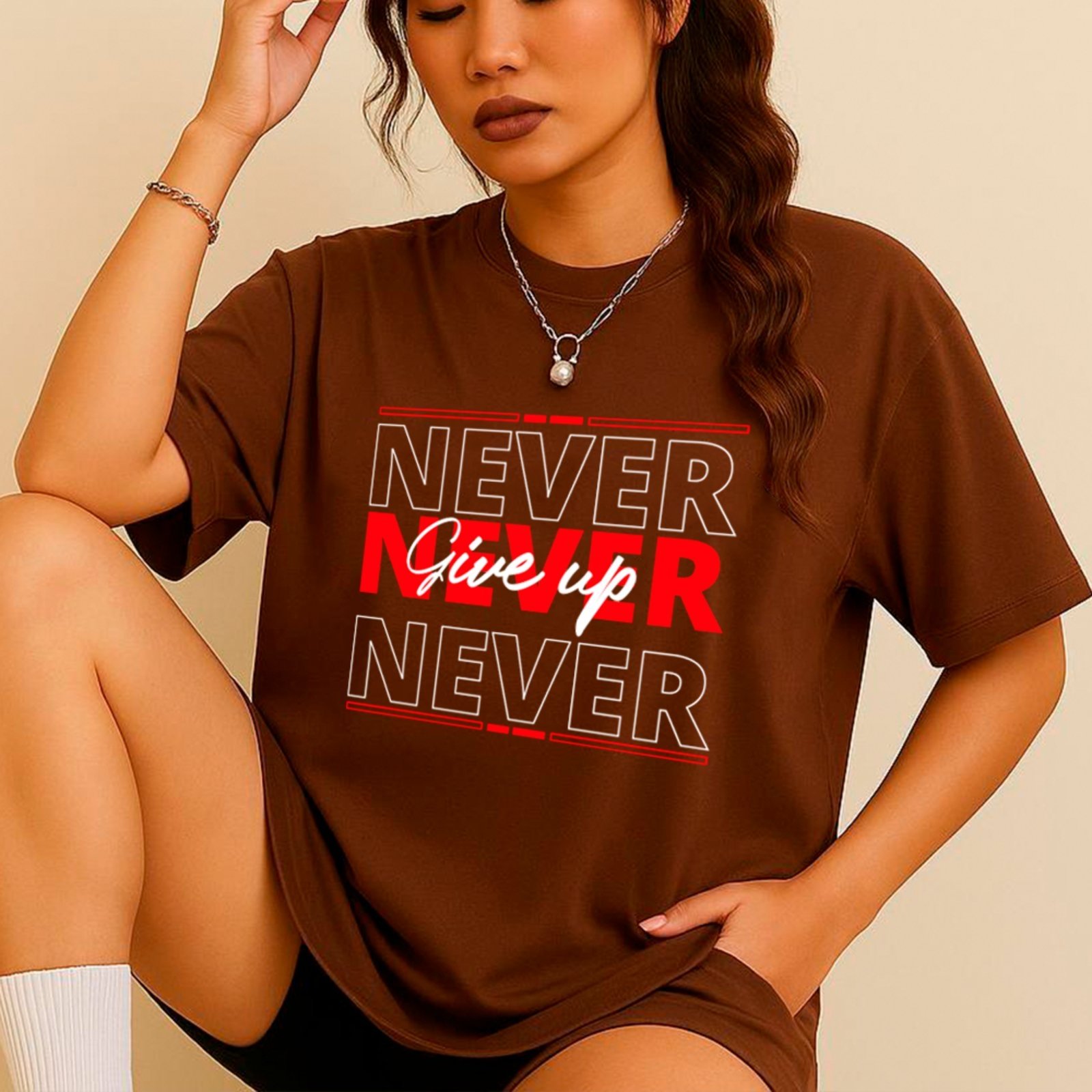 Camiseta Ousy Frase Positiva Never Give Up Oversized Unissex Marrom