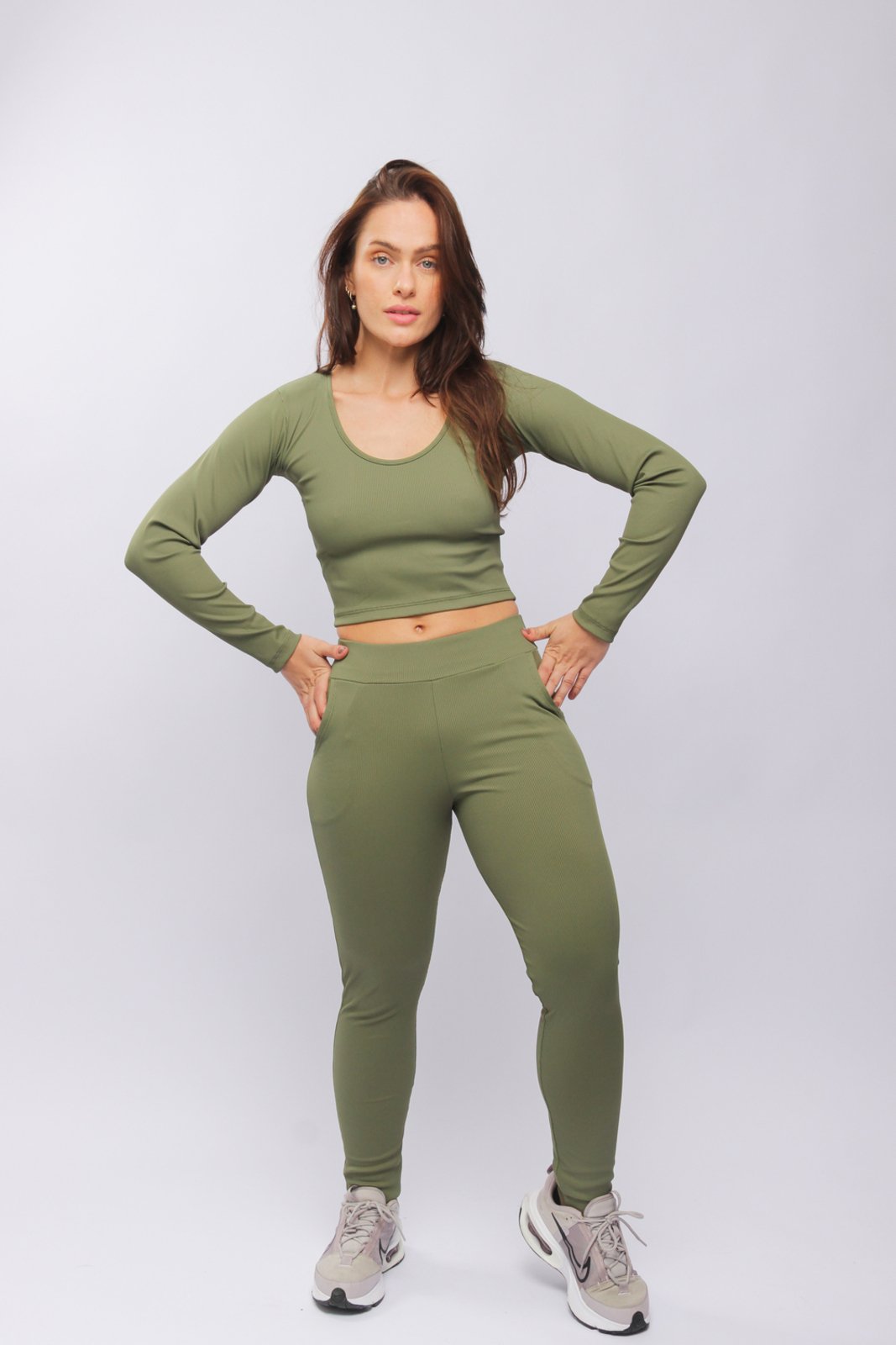 1423473 – Calça Canelada Est com Bolsos Verde Musgo – Duna Casual