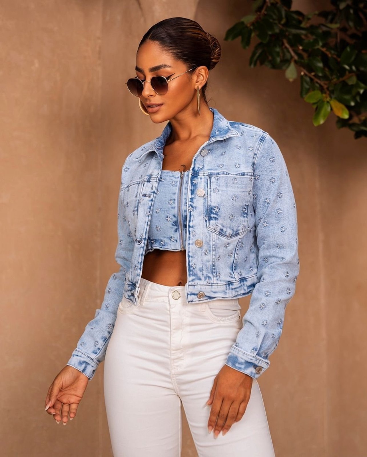 Vista 2 Jaqueta Cropped Feminina Bordado de Estrelas 23845 Sky Consciência jeans Consciência jeans