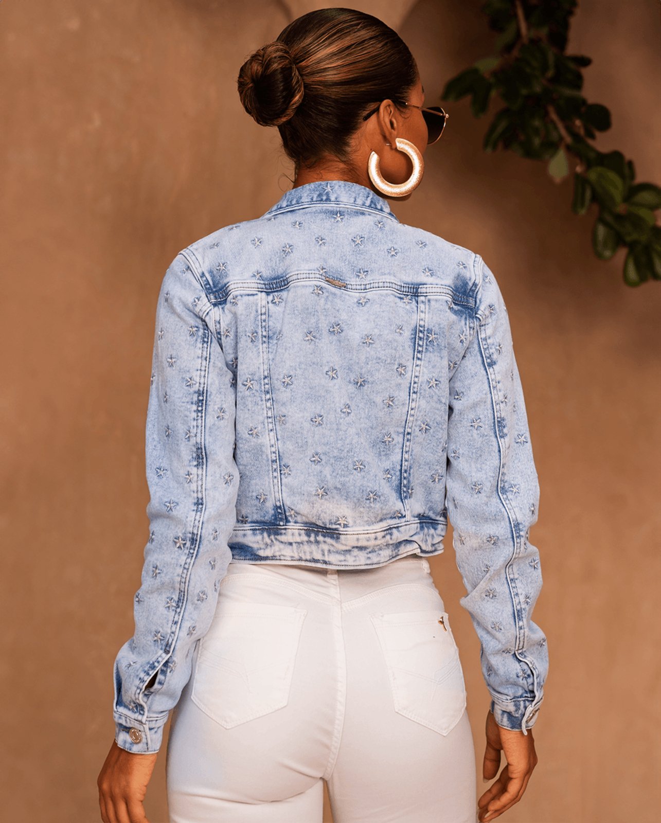 Vista 3 Jaqueta Cropped Feminina Bordado de Estrelas 23845 Sky Consciência jeans Consciência jeans