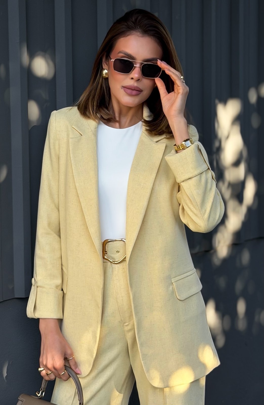 Blazer MOS Feminino Alongado de Alfaiataria com Linho Amarelo Claro Manteiga – Mariana Olympio