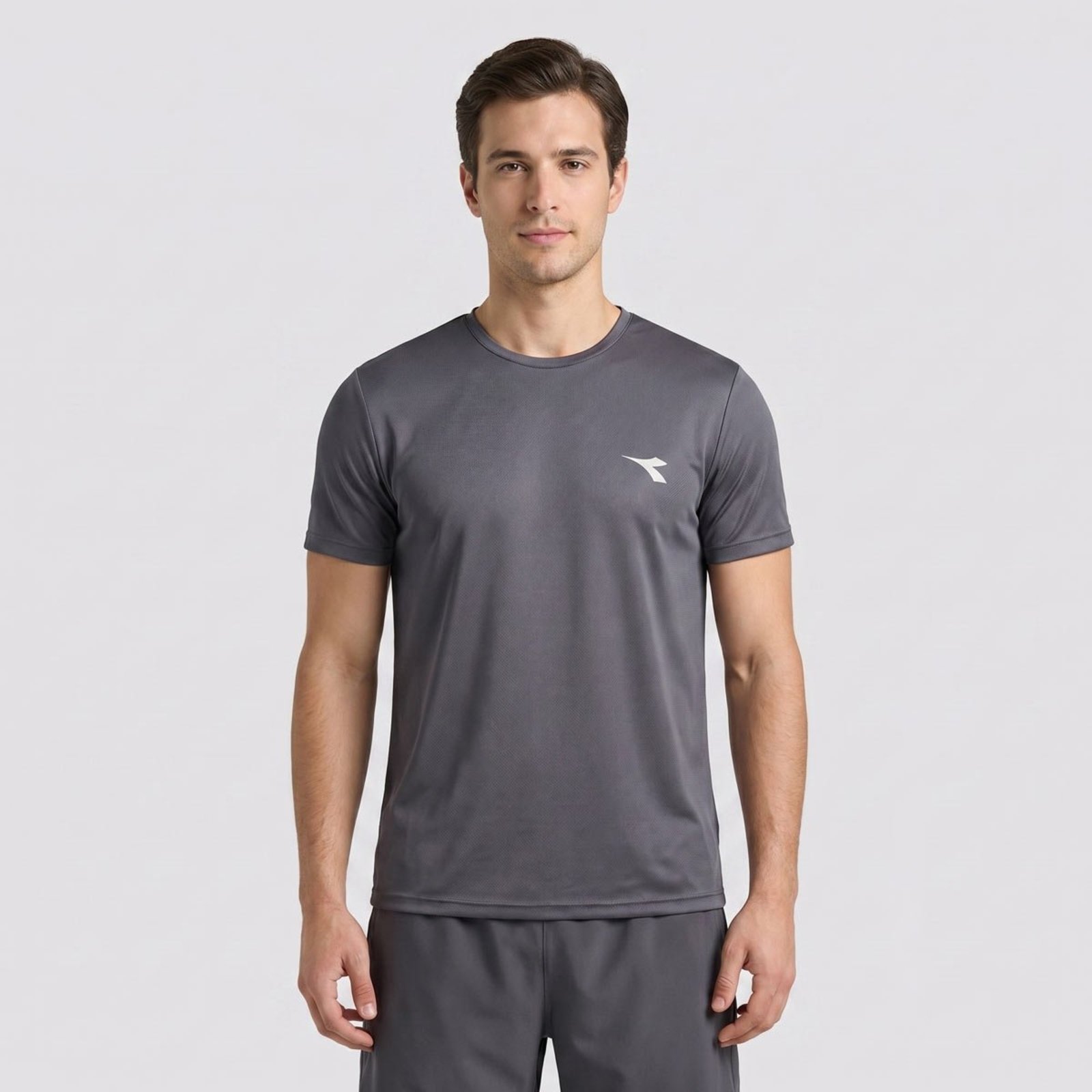 Camiseta Diadora Logo Cinza Escuro