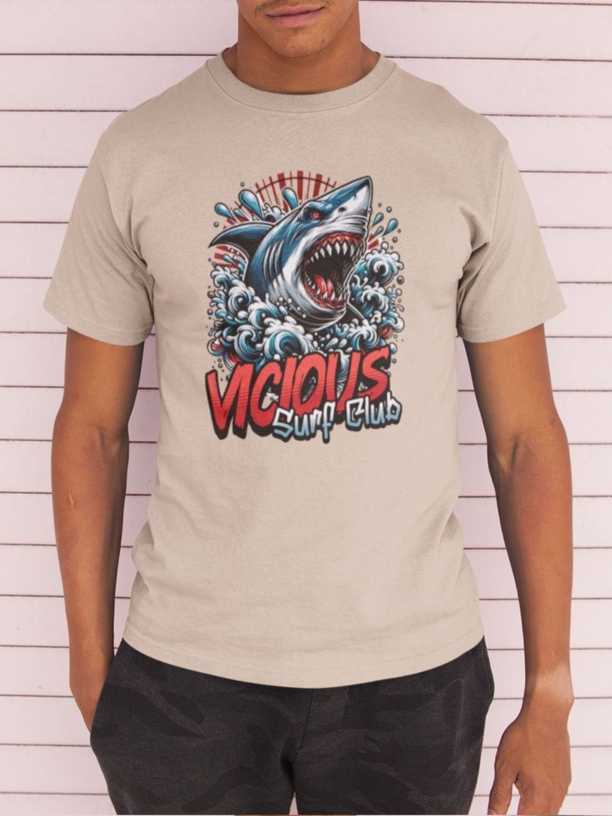 Camiseta Básica Masculina GuGi Tubarão Surf Shark Caqui