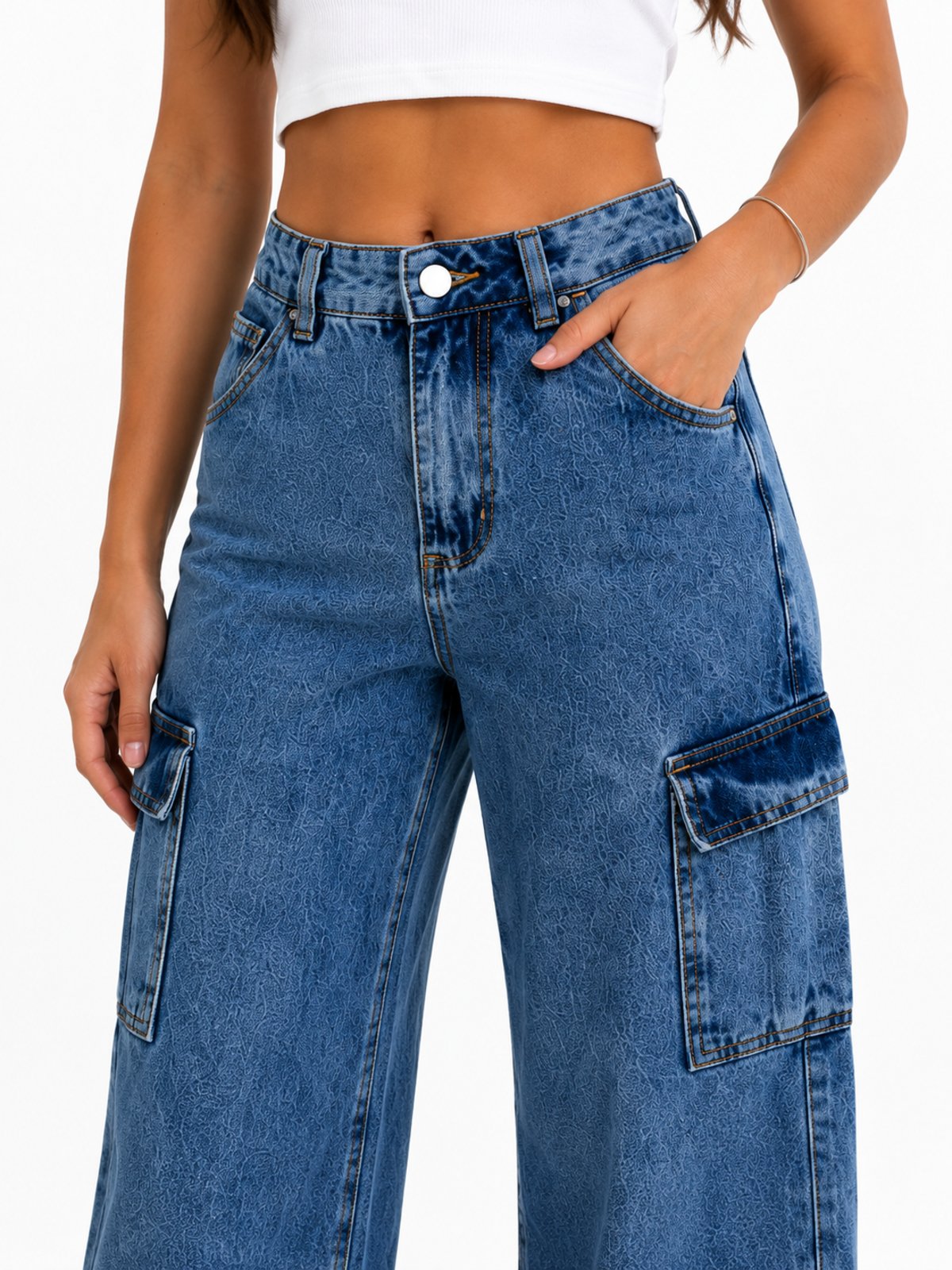 Calça Feminina Wide Leg Cargo Jeans com Bolsos Laterais Jeans Médio