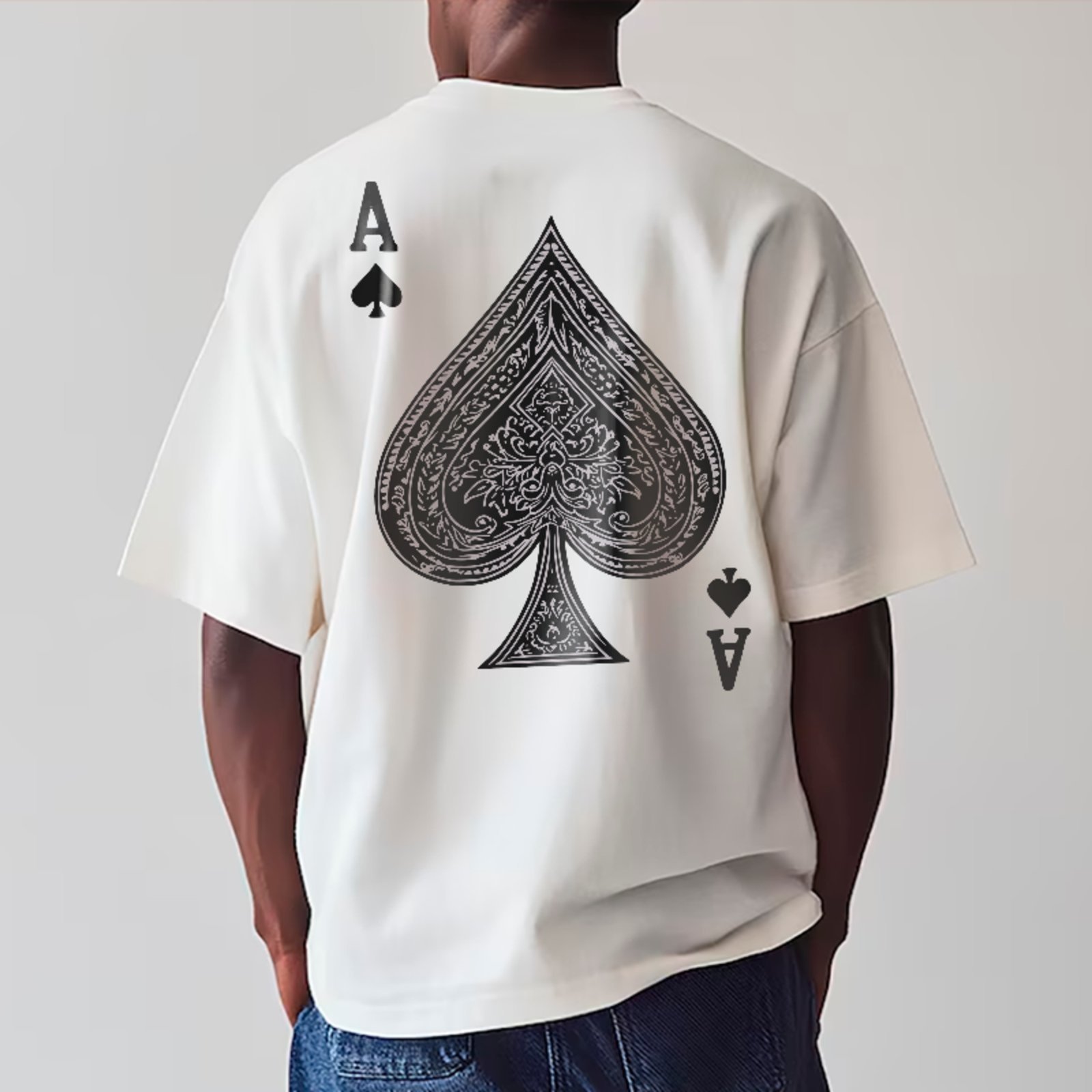 Camiseta Oversized Ás Espadas Estampa Baralho Clássico Unissex Branco