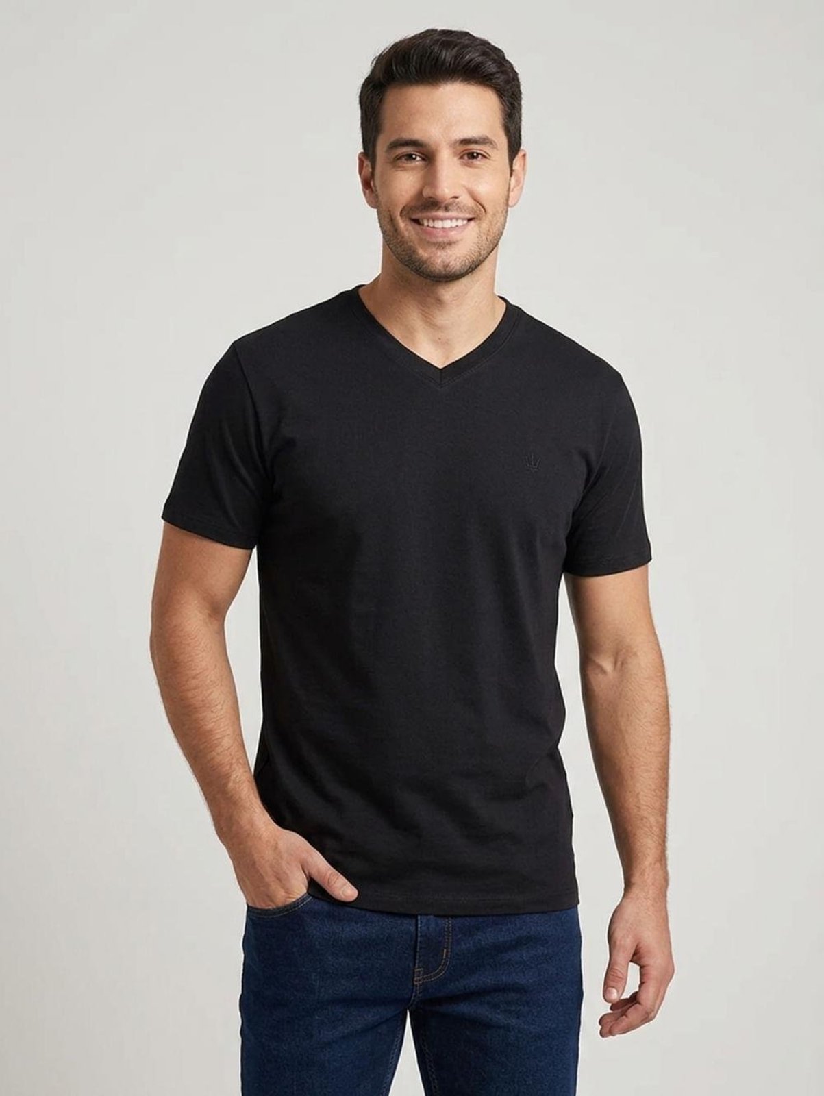 Camiseta Básica Gola V Masculina PRETO