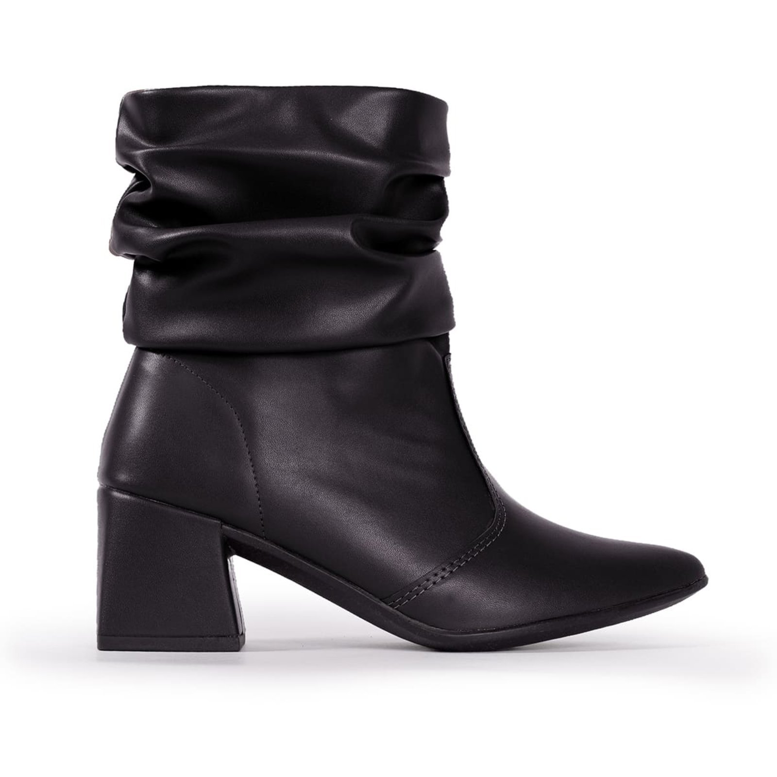 Bota Feminina Slouch Enrugada Salto Alto Grosso Bico Fino Cano Curto Via Angel Preto 10502