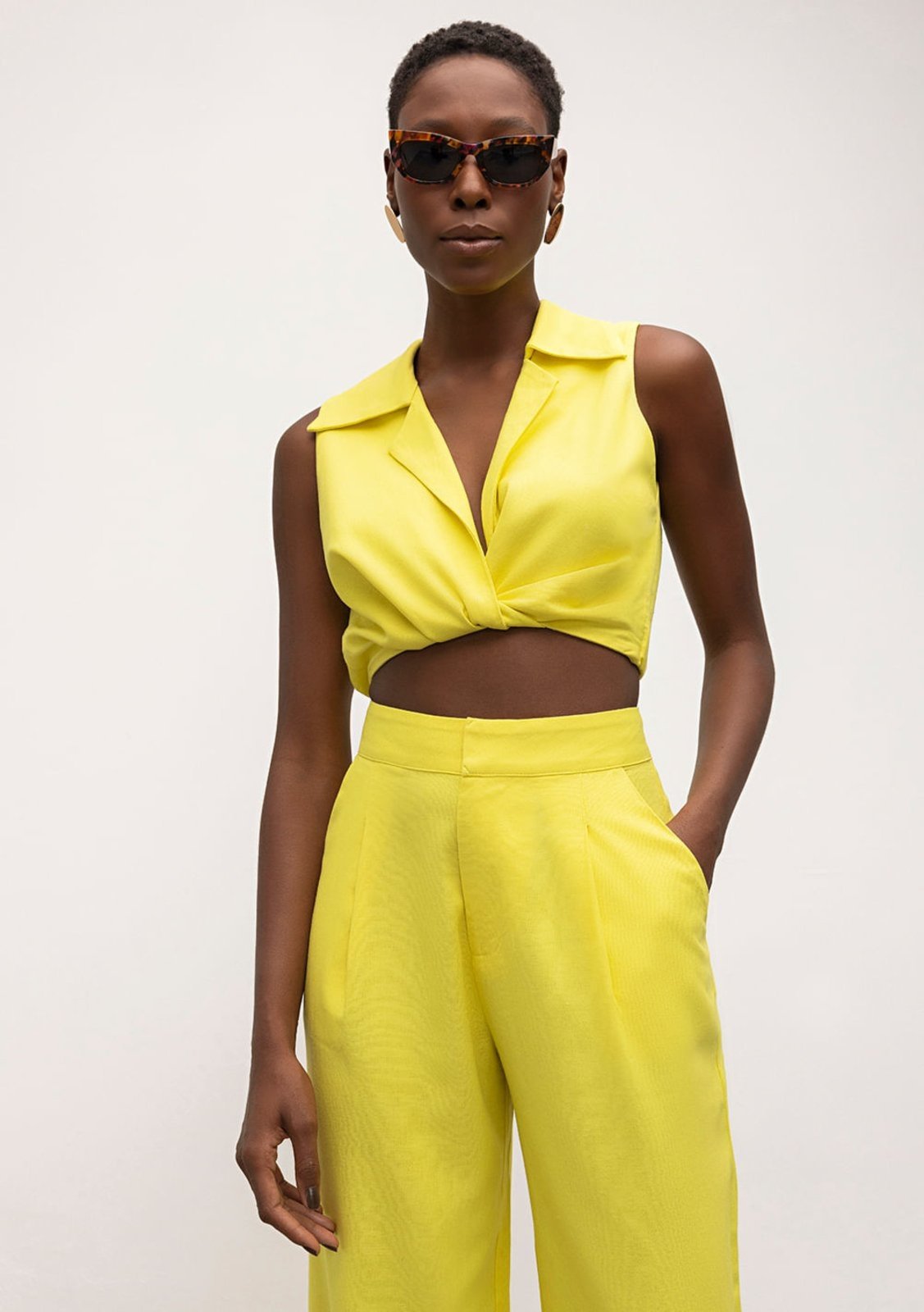 Top Iódice Cropped Sem Manga Detalhe Torção Amarelo