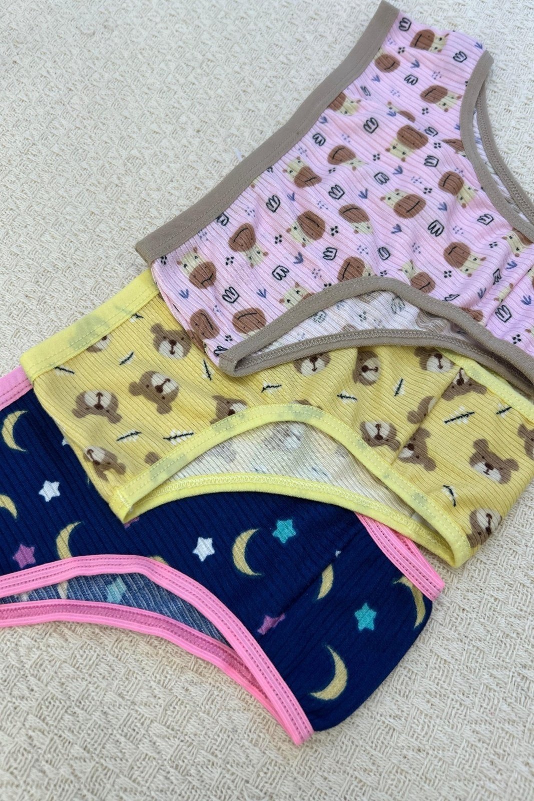 Kit 5 Calcinhas Infantis Gabi Lingerie Estampas Variadas Confortável Moda Íntima Feminina Casual Multicolorido