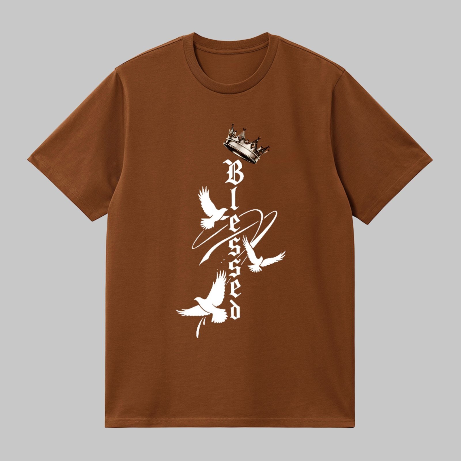 Camiseta Básica Blessed Coroa Pombas Fé Cristã Style Marrom