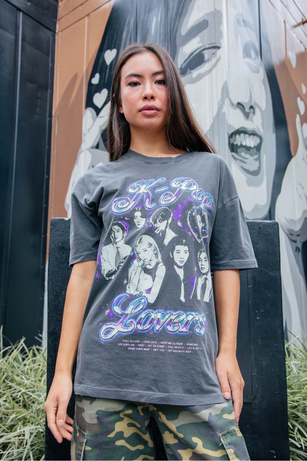 Camiseta T-Shirt Vintage Chumbo K-Pop Lovers marinaegabriella