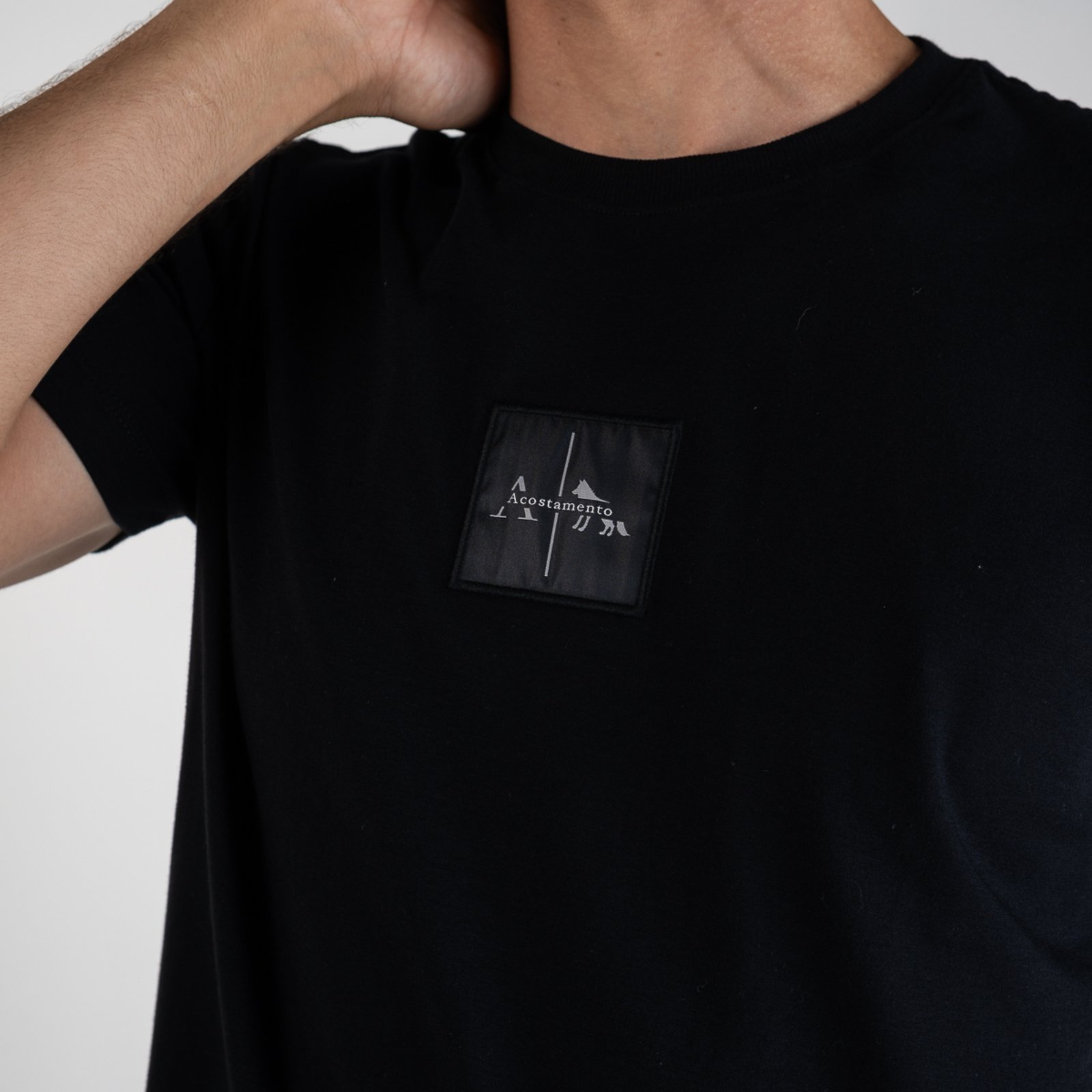 Vista 3 Camiseta Acostamento Essence preto Acostamento preto