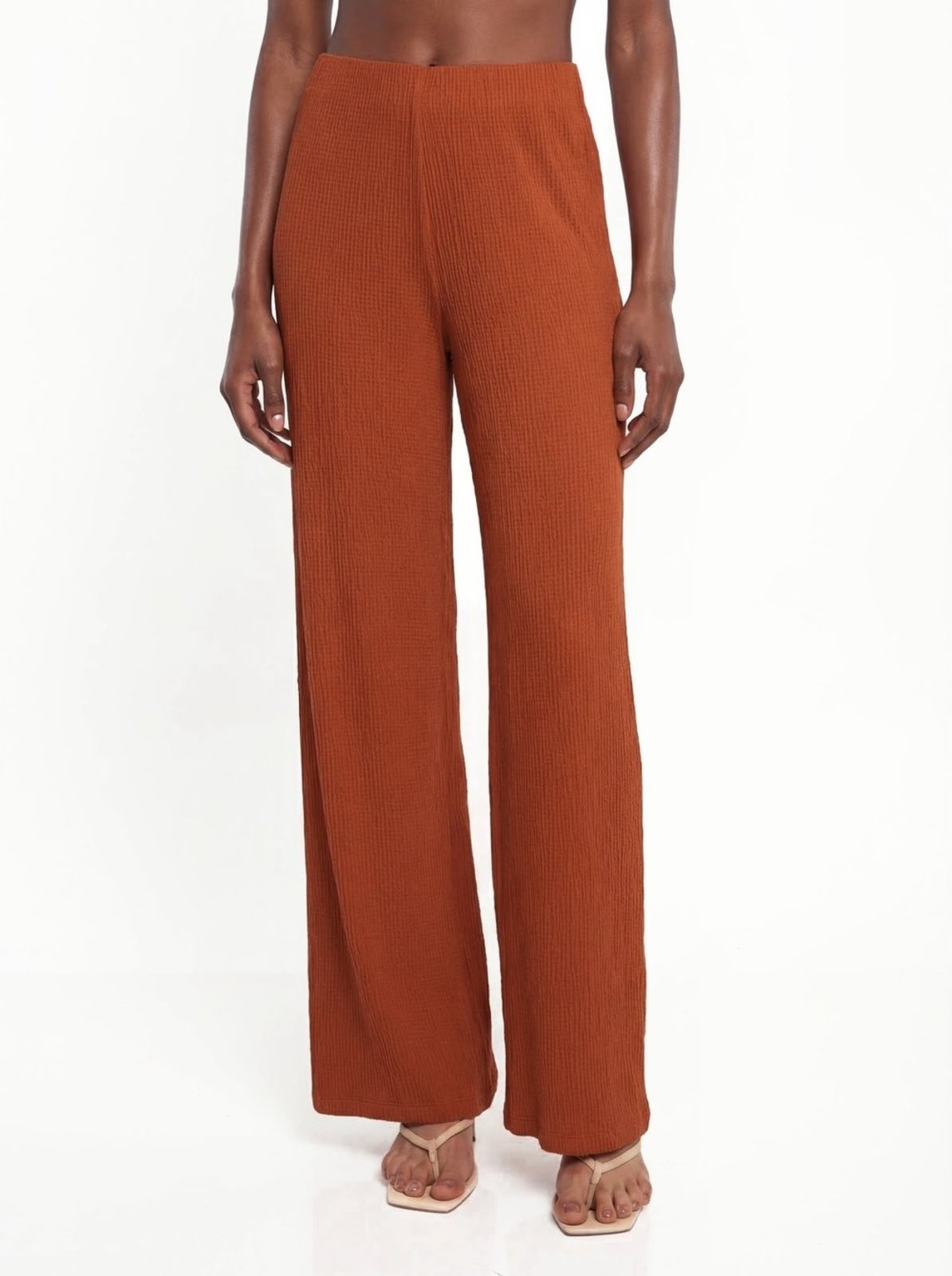 Calça Feminina Wide Leg Texturizada Colcci CLC Marrom Rusty Ir