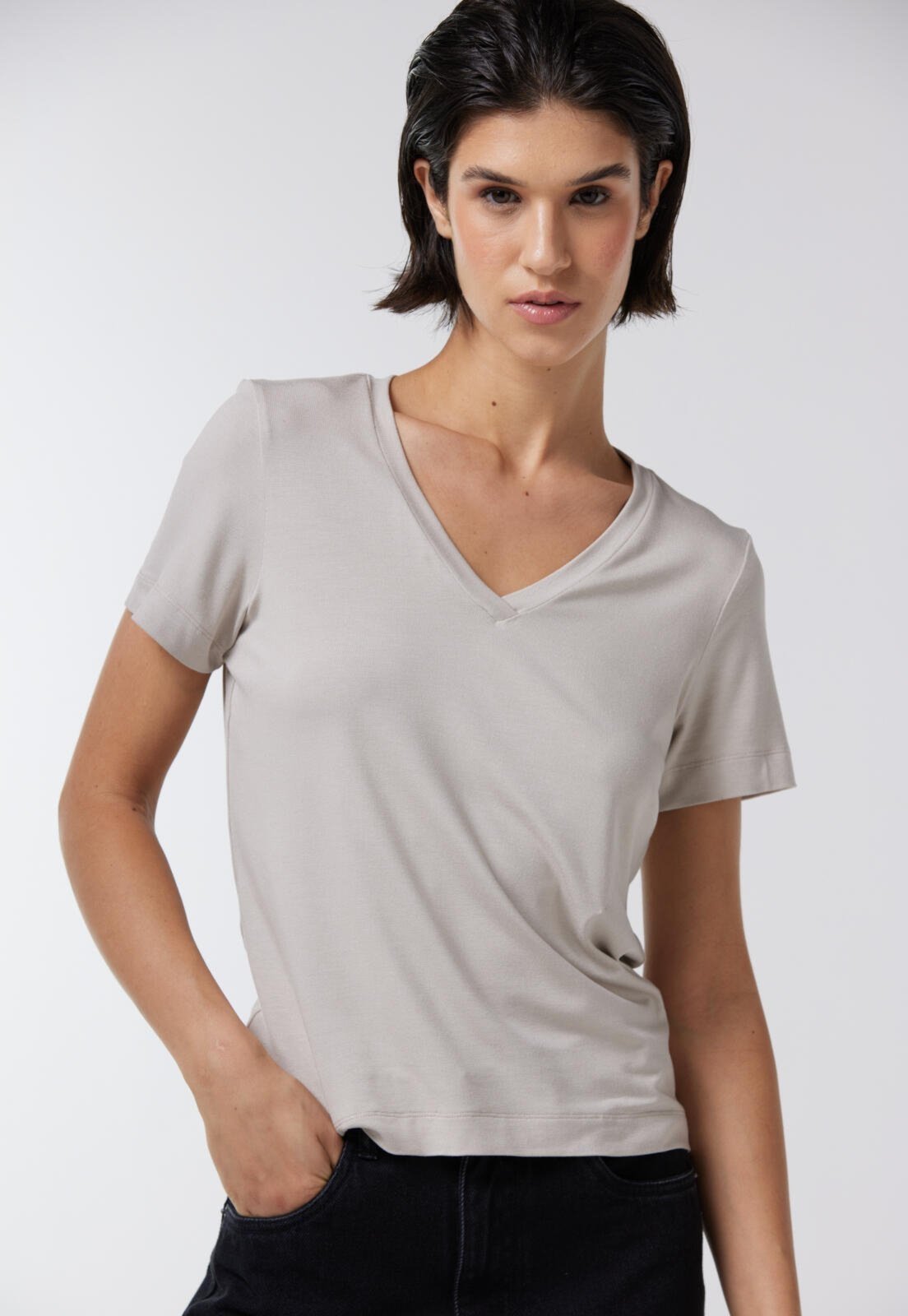 Vista 2 T-Shirt Traymon Decote V Gelo Traymon cinza