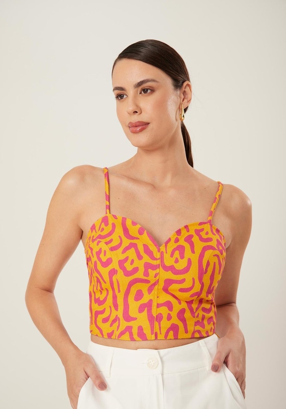 Blusa Cropped em Linho Animal Print com Amarração Alças