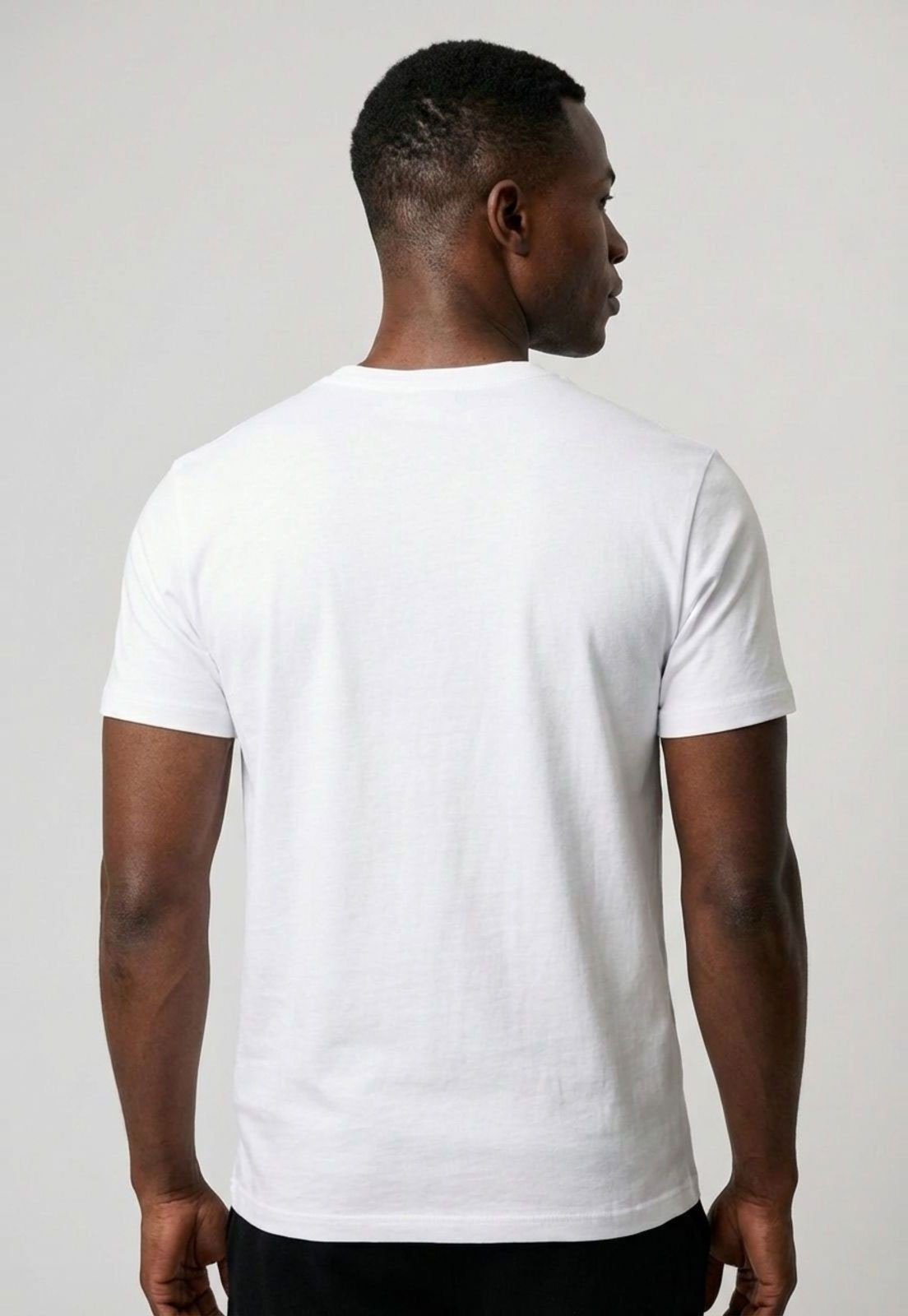 Vista 3 Camiseta Masculina Calvin Klein Patch Branca Calvin Klein Jeans branco Calvin Klein Jeans branco