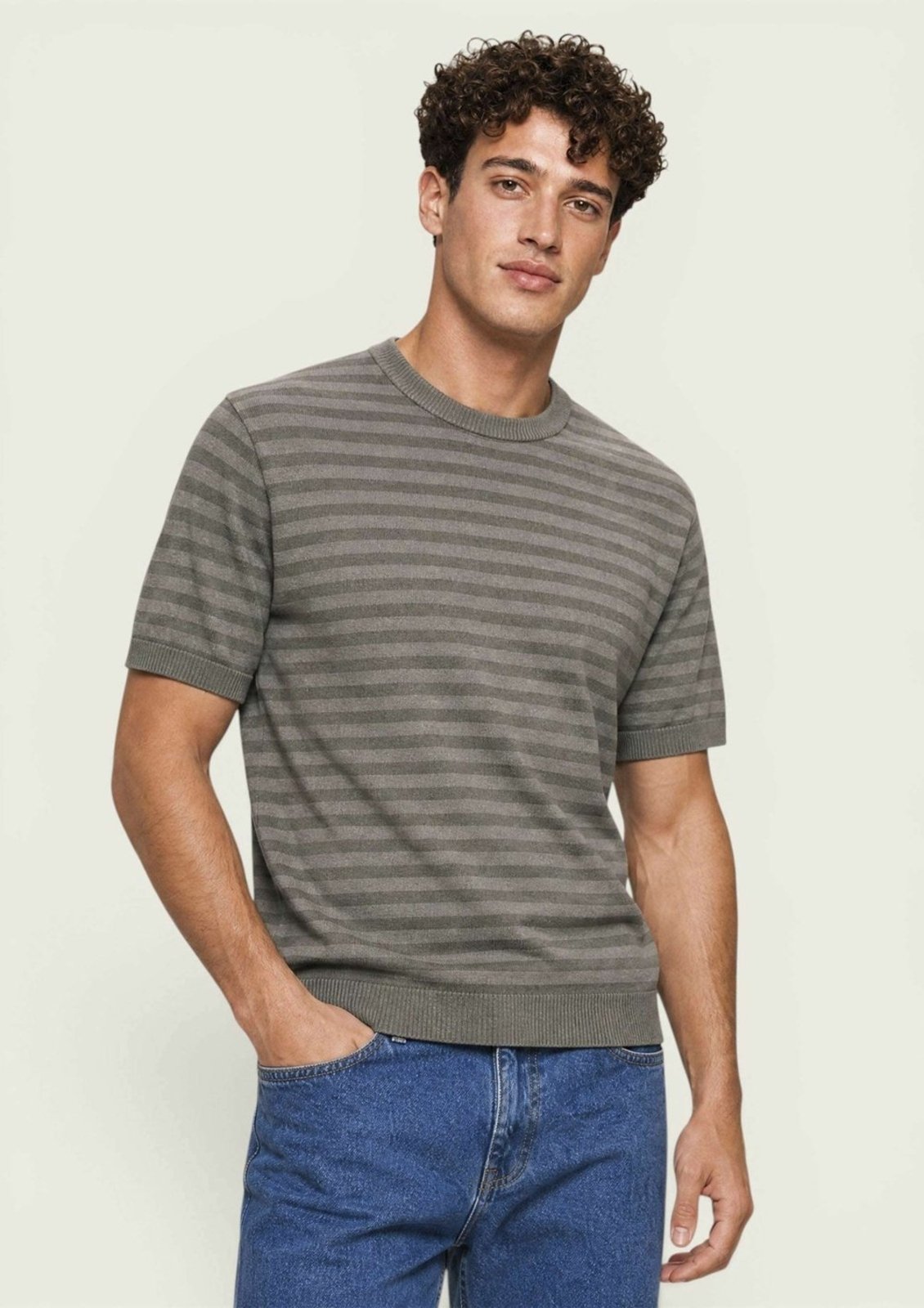 Camiseta Masculina Manga Curta Em Tricô Listrado Hering