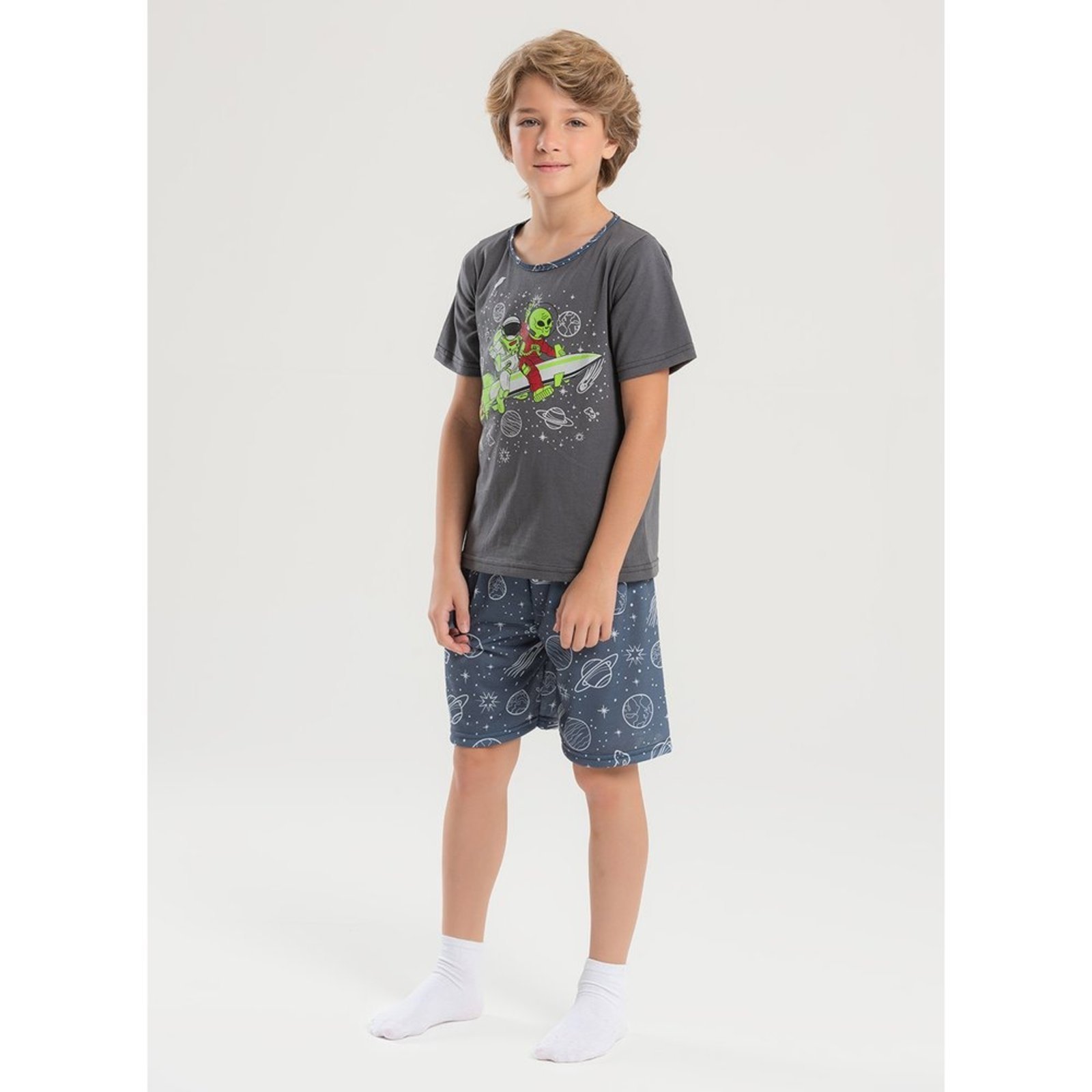 Pijama Verão Menino Cinza Camiseta Brilha no Escuro e Bermuda Viagem ao Espaço