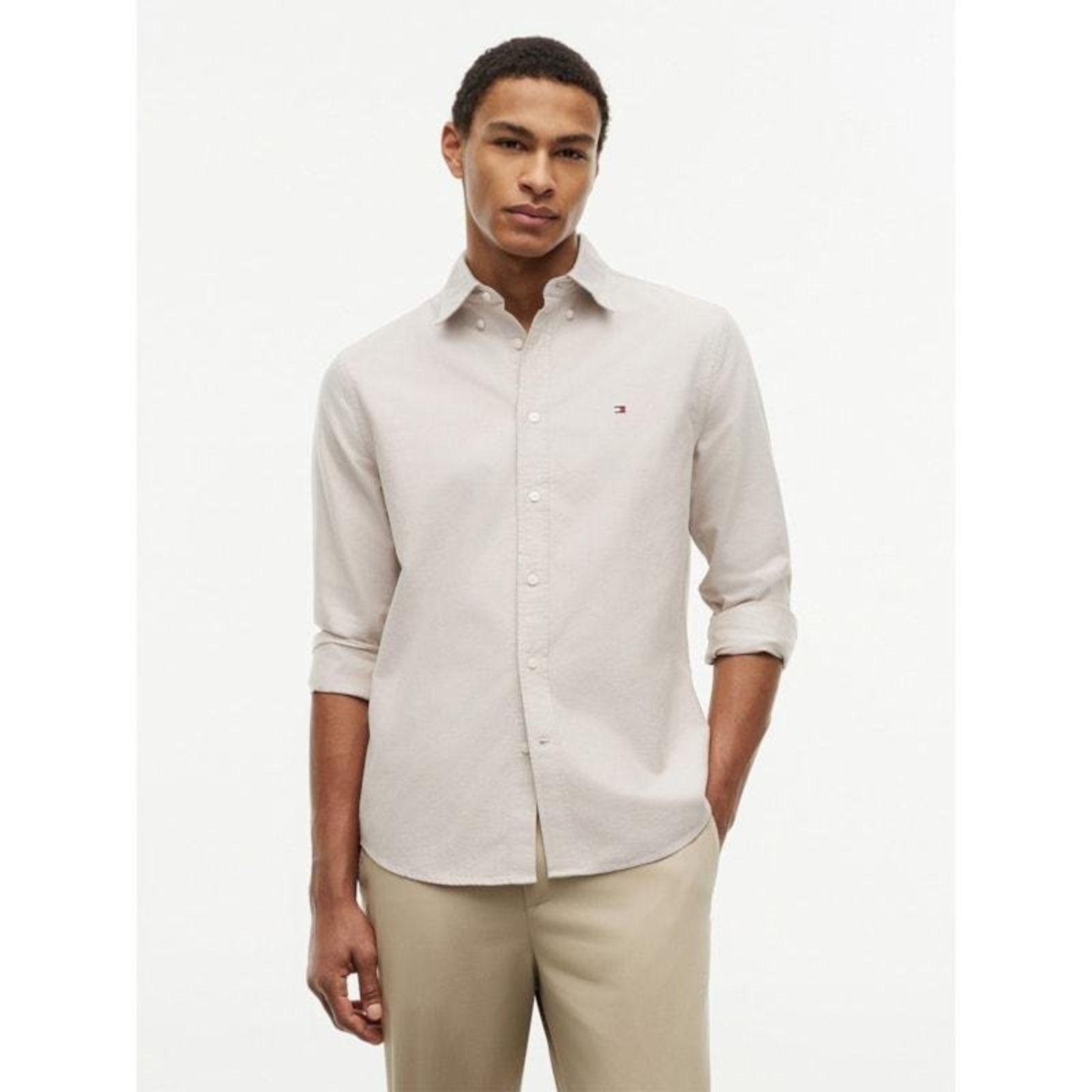 Camisa Oxford com Bordado de Bandeira de Corte Regular Bege