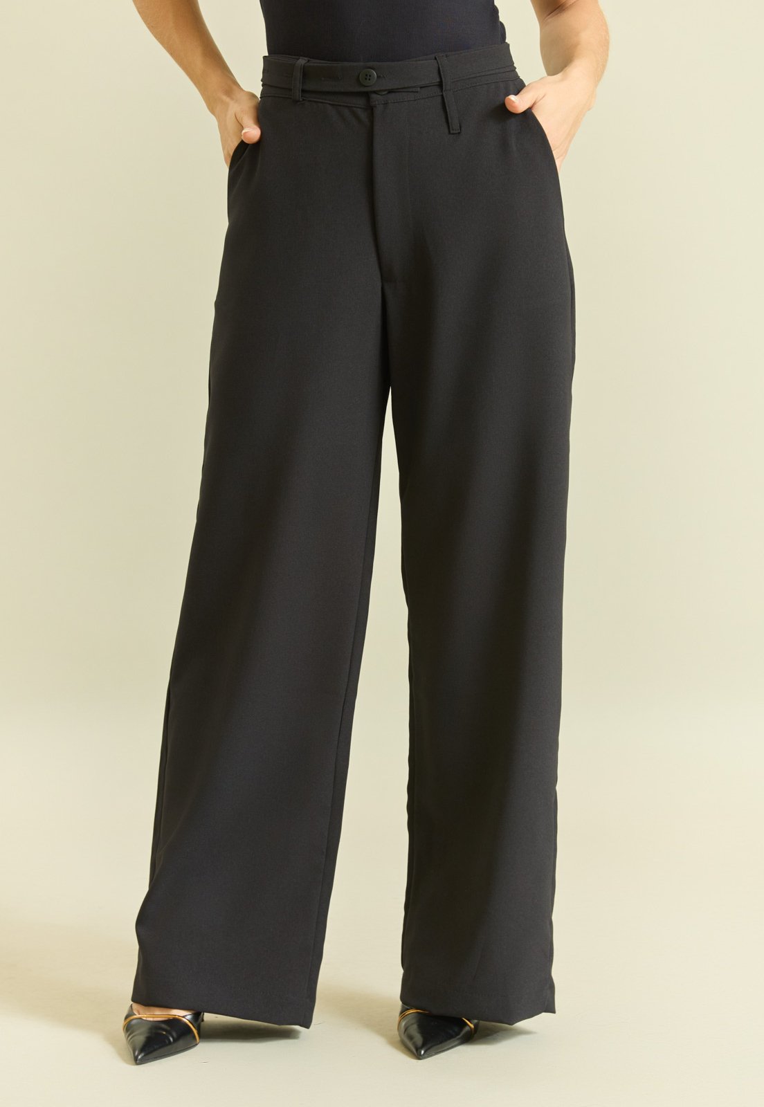 Calça Feminina Pantalona com Cinto em Poliéster Dialogo Preto