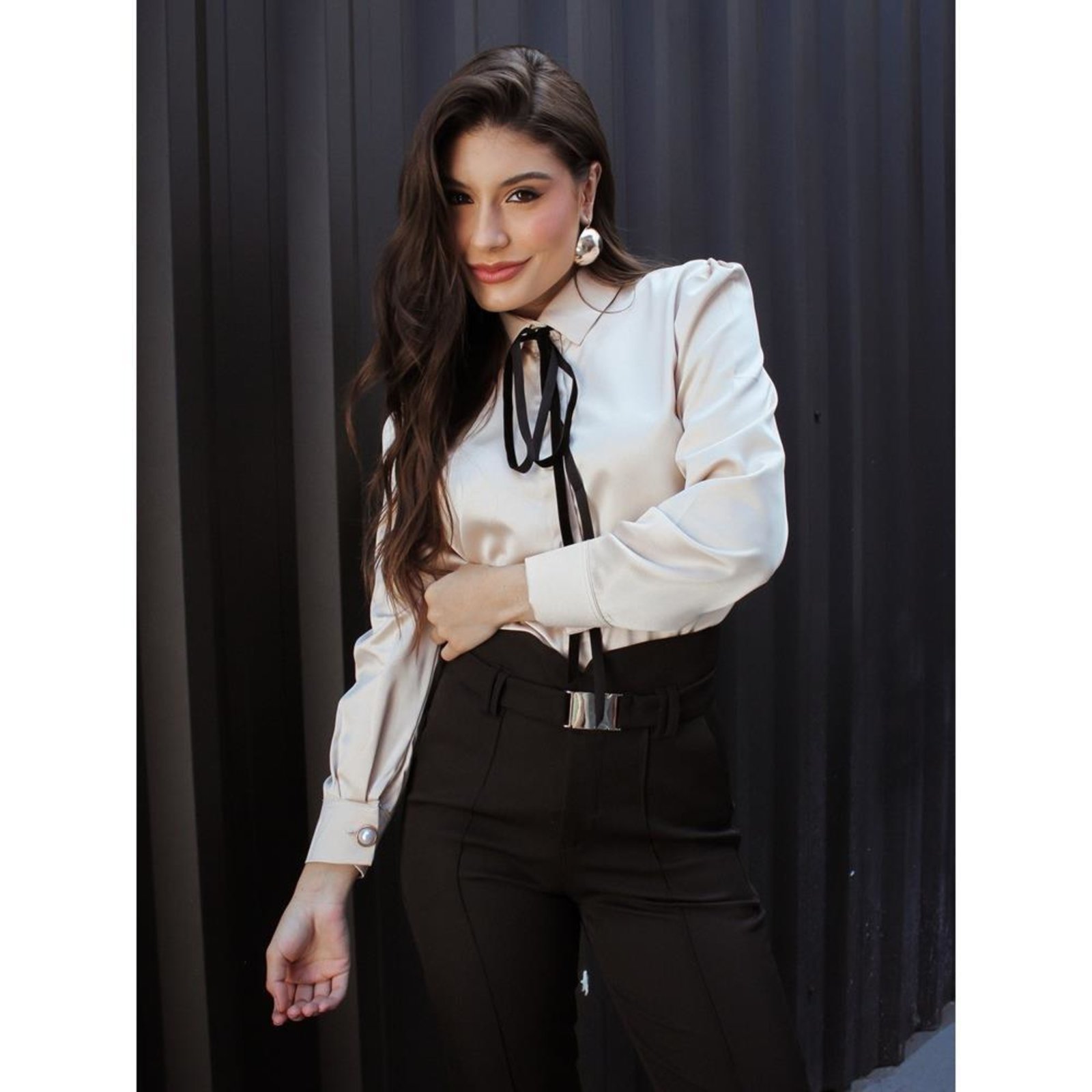 Vista 3 Camisa Feminina Cetim com Laço Veludo Manga Longa TEODORO CAMISARIA dourado TEODORO CAMISARIA dourado