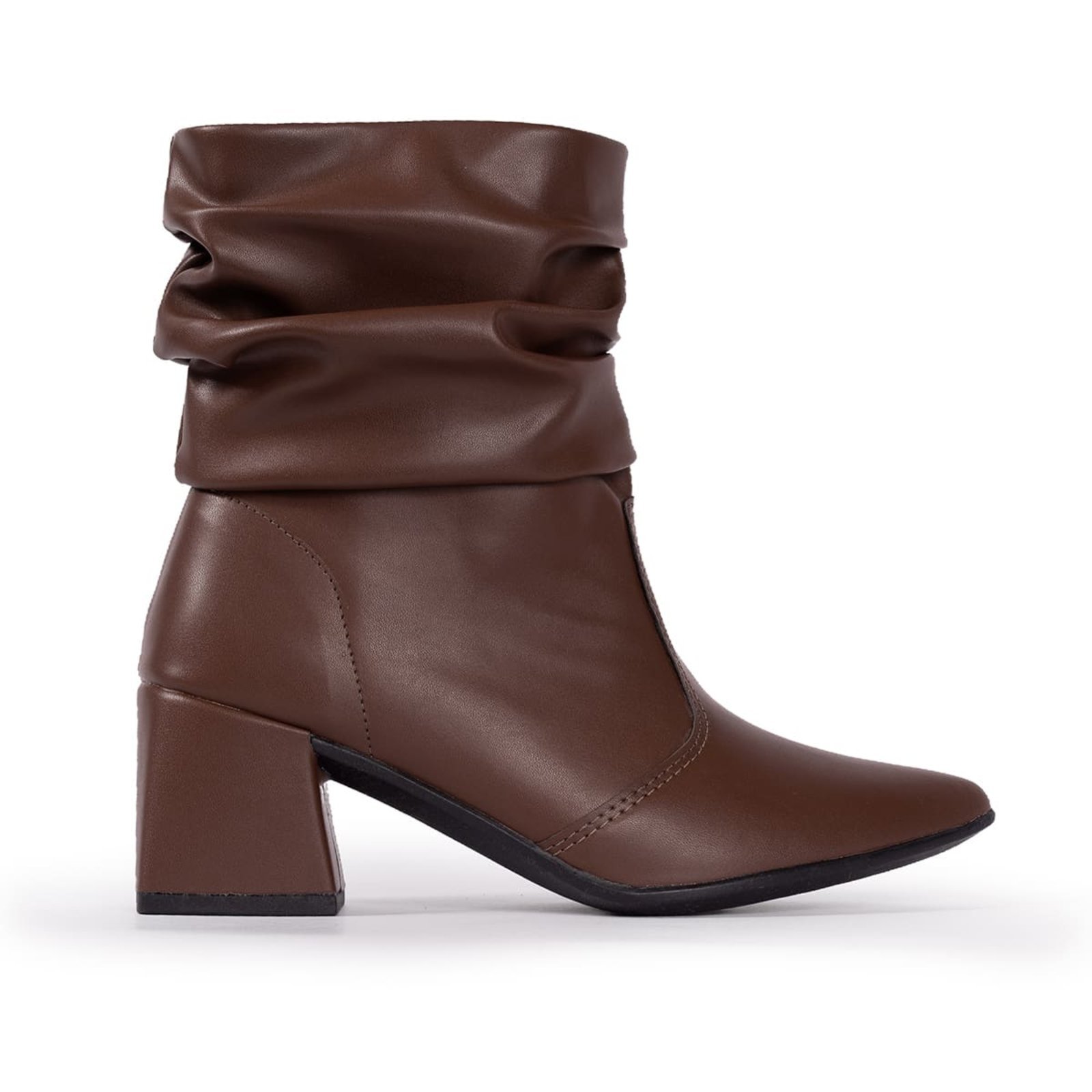 Bota Feminina Slouch Enrugada Salto Quadrado Bico Fino Cano Curto Moderna Via Angel 10502