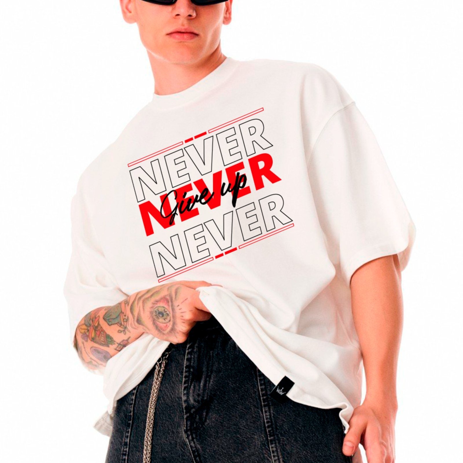 Camiseta Ousy Frase Positiva Never Give Up Oversized Unissex Branco