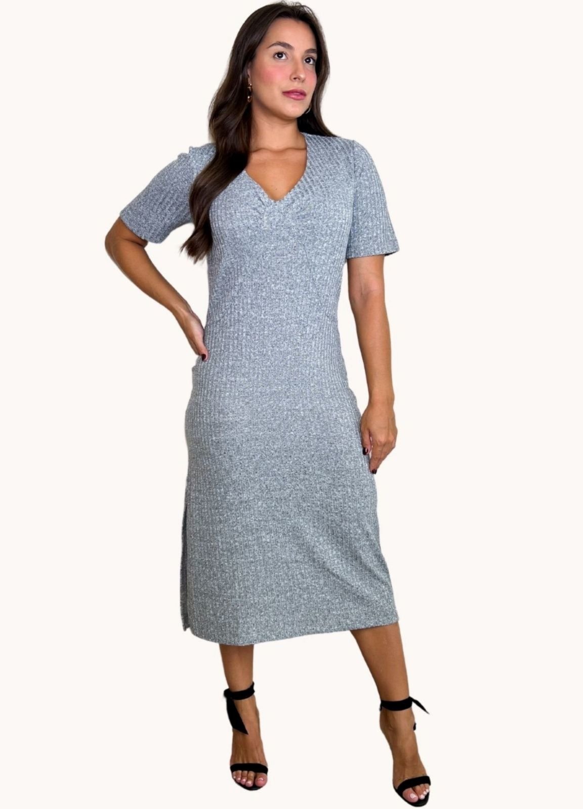 VESTIDO MIDI CANELADO COM FRANZIDO CINZA