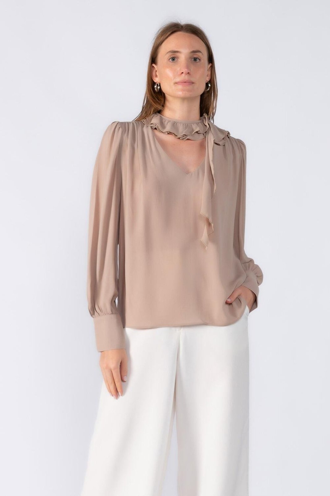 Blusa em viscose babado na gola Bege