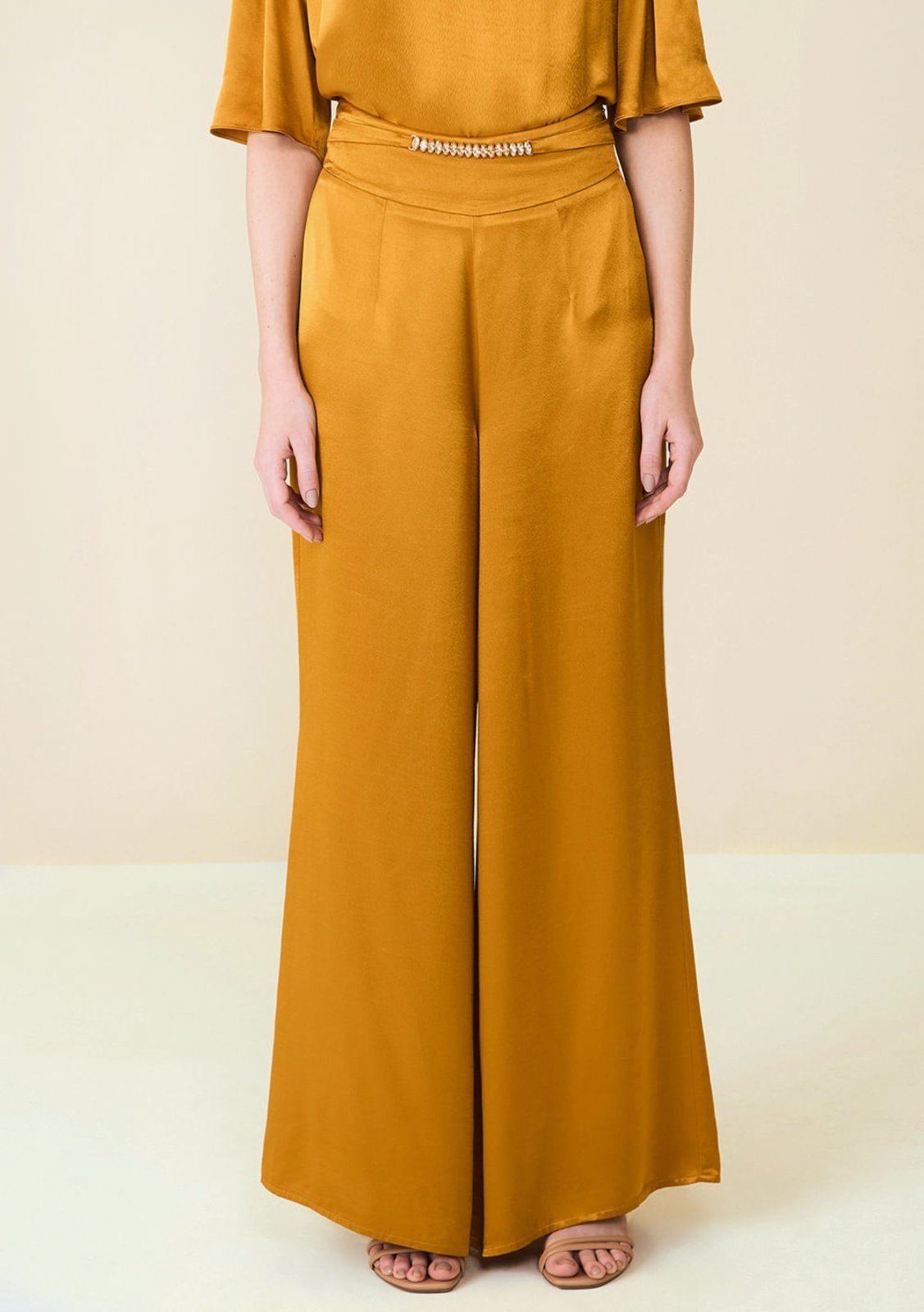 Vista 3 Calça Maria Valentina Pantalona Cós Alto Com Metal dourado Maria Valentina dourado