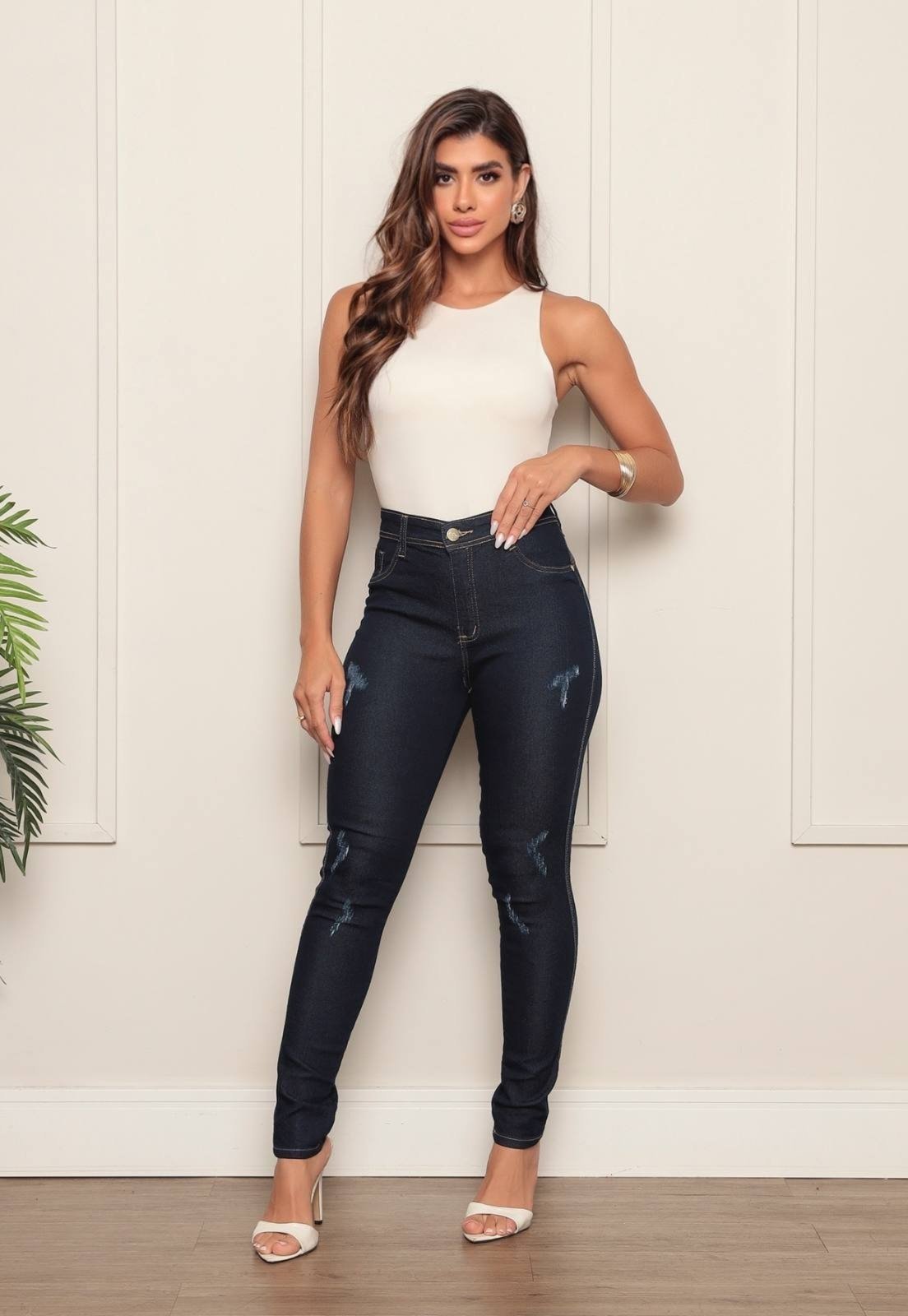 Calça Skinny Lavagem Escura Modernidade e Versatilidade