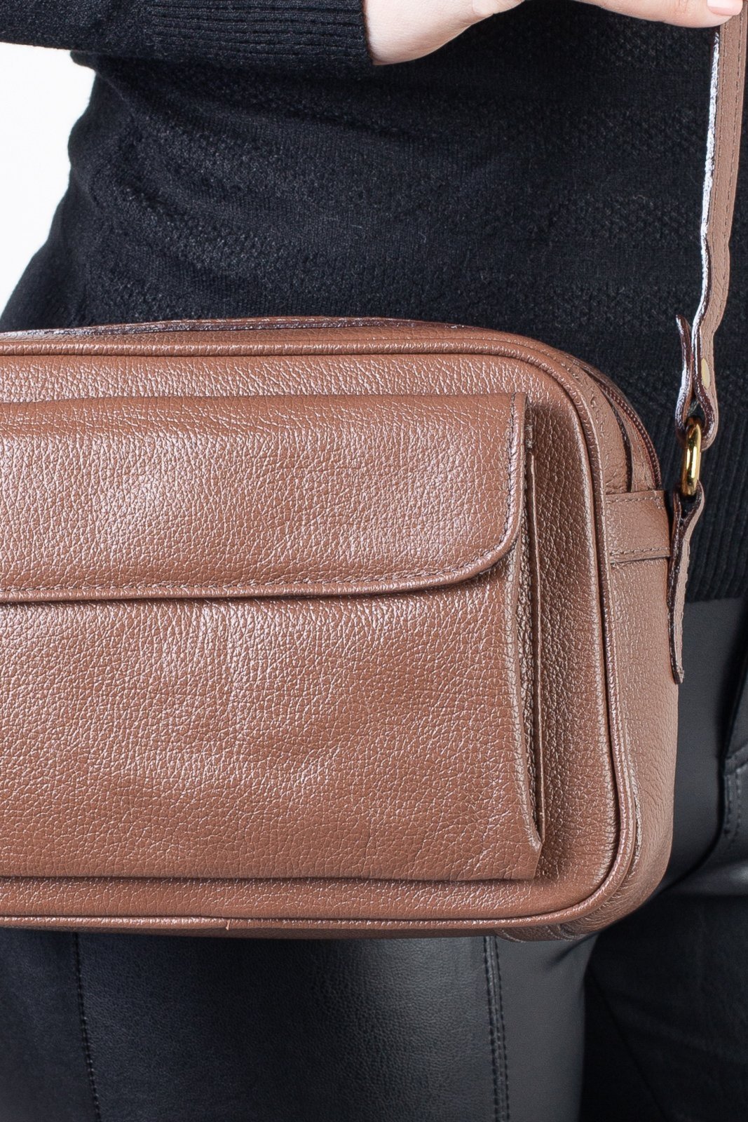 Bolsa Andrea Vinci quadrada pequena de couro liso Dana – Whisky