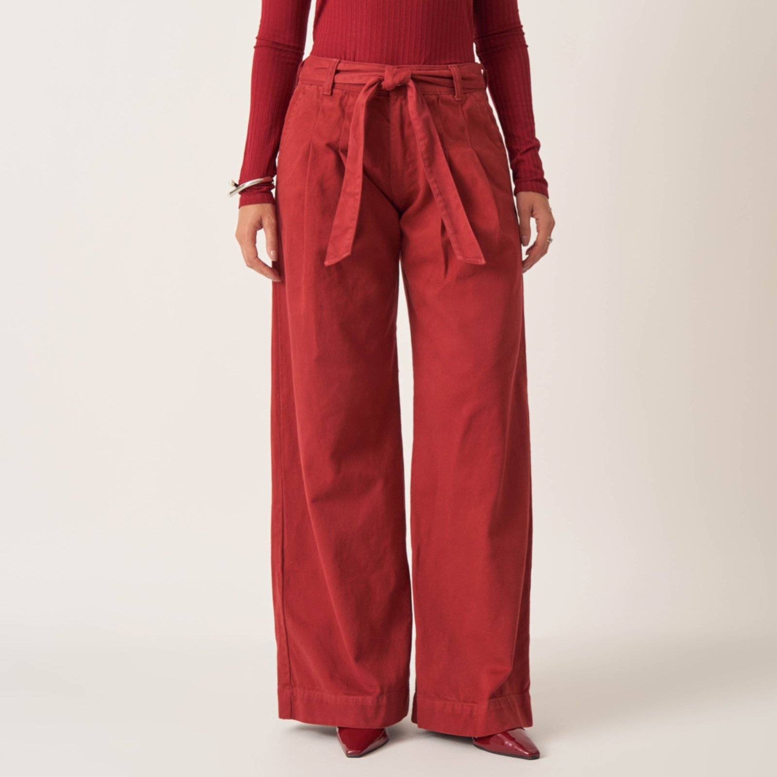 Calça Jeans Wide Cintura Alta Elástico Atrás E Pregas