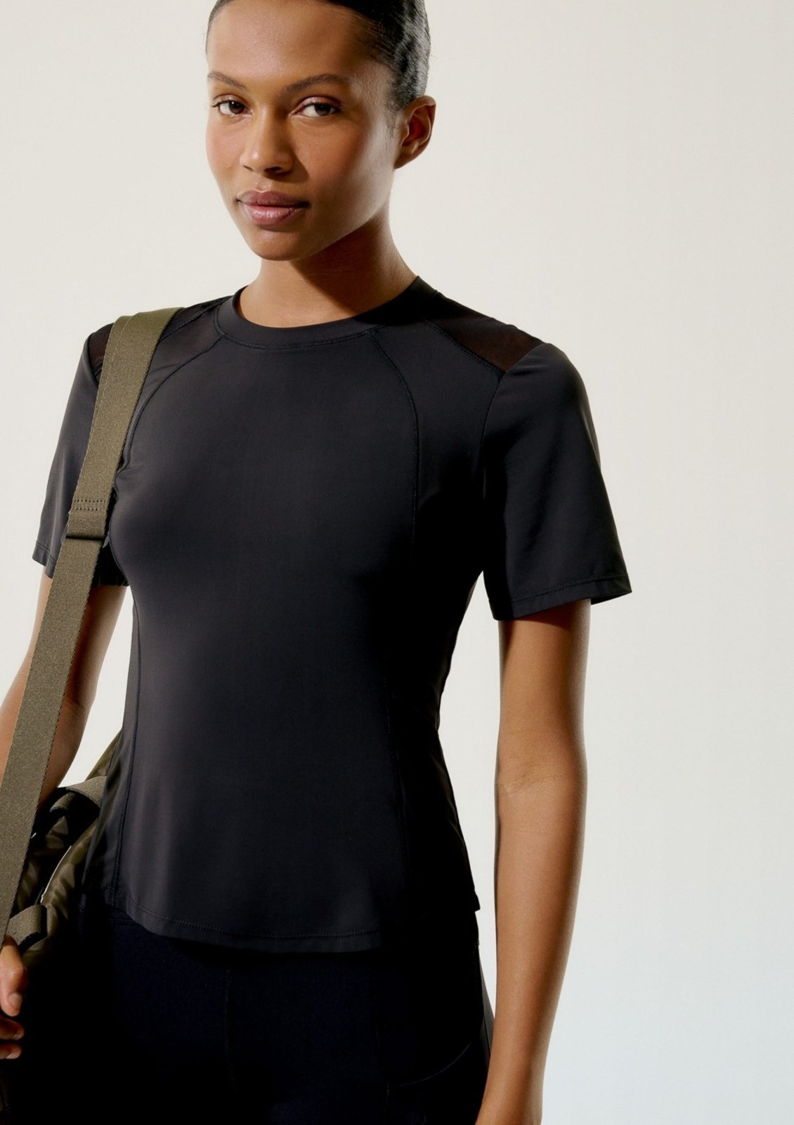 Vista 3 Camiseta Esportiva Feminina Com Bolso Hering HERING SPORTS preto HERING SPORTS preto