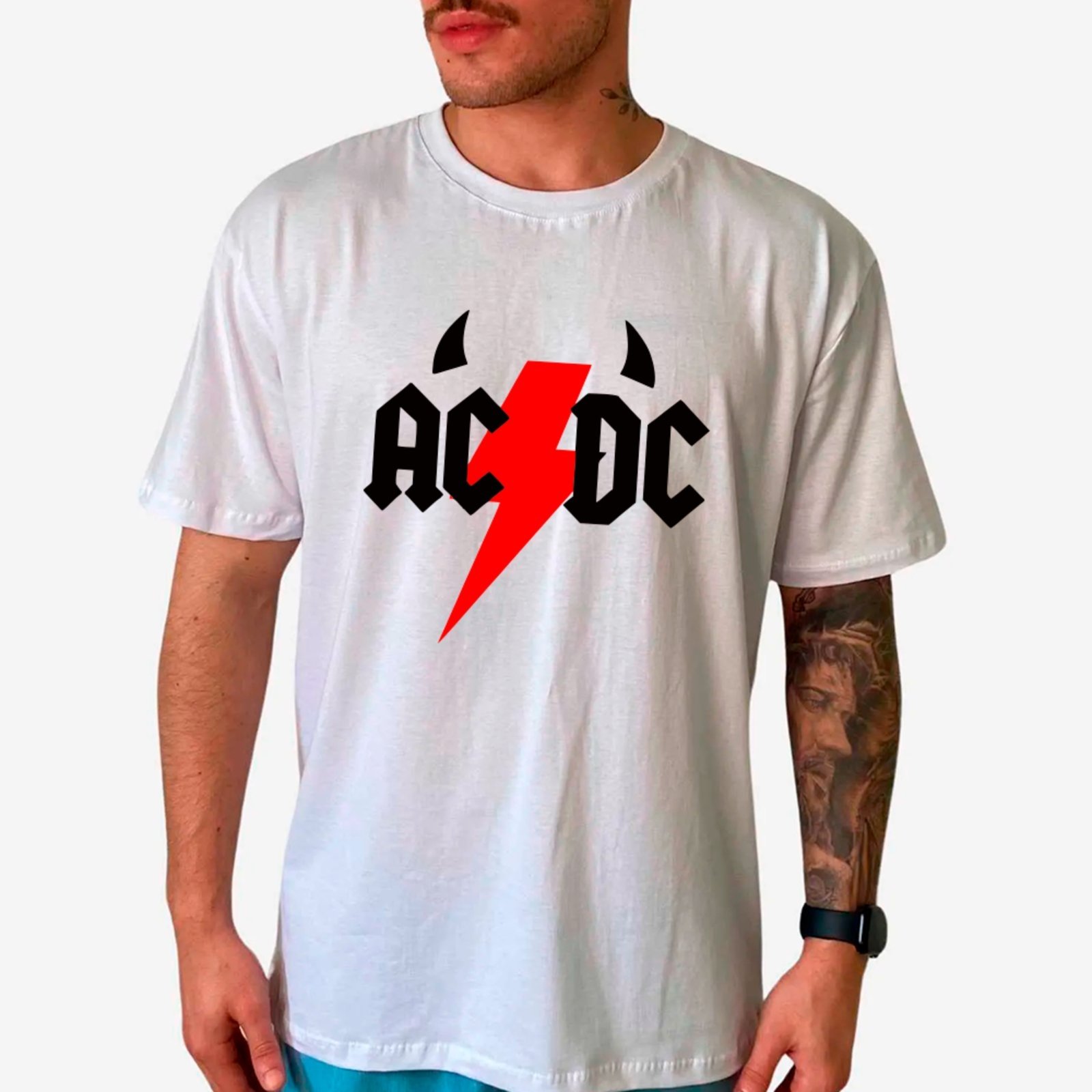 Vista 2 Camiseta Ousy Básica AC DC Logo Raio Icônico Unissex marrom ousy marrom