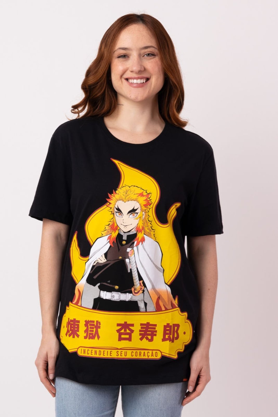 Vista 2 Camiseta Demon Slayer Kyojuro Hashira da Chama Rengoku Camiseta Demon Slayer Kyojuro Hashira da Chama Rengoku PITICAS preto PITICAS preto
