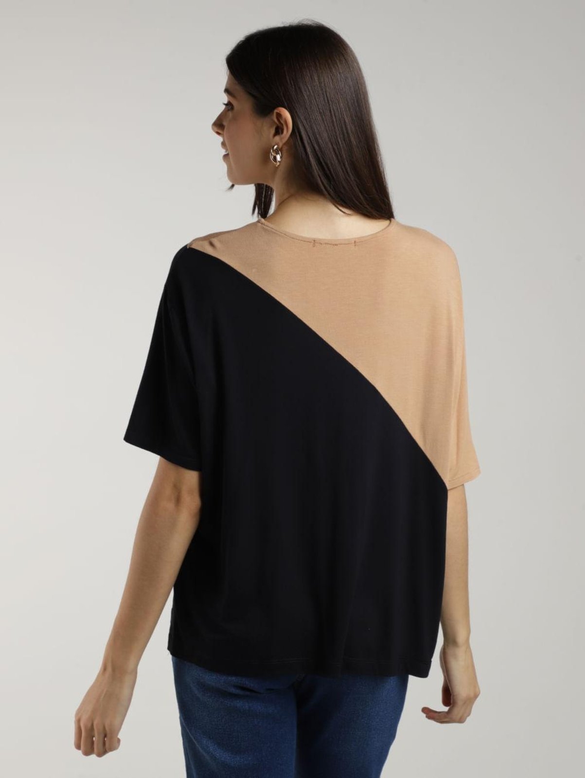 Vista 3 Blusa Bloco Cores Manga Curta Autentique Feminina /BEGE preto Autentique preto