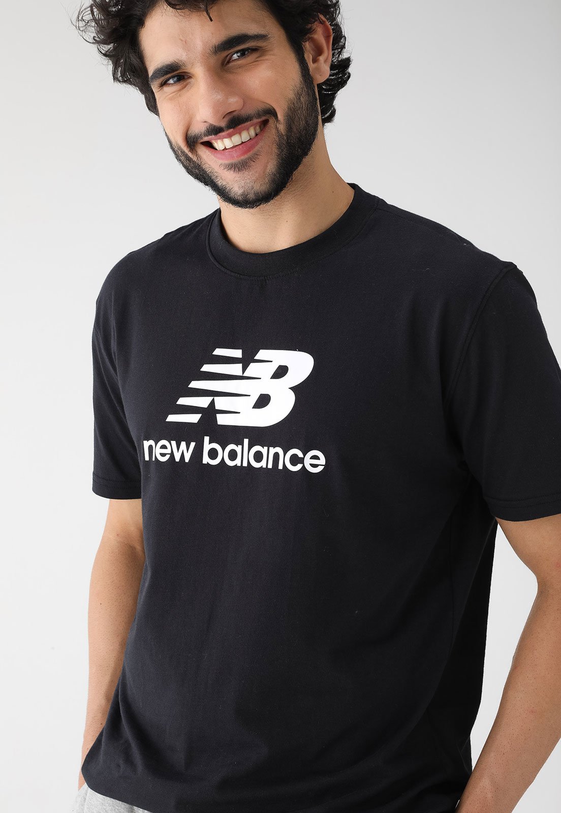 Vista 2 Camiseta New Balance Reta Estampada Preta preto New Balance preto