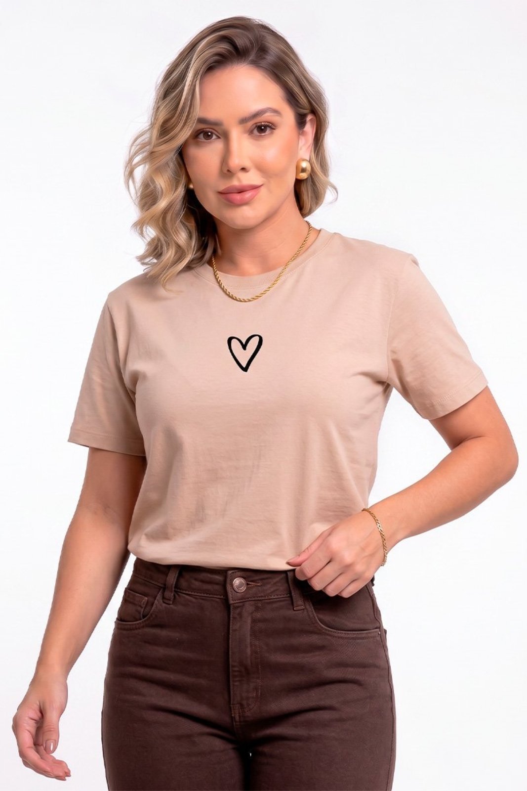 Camiseta Feminina Cianitas Chocolate Estampa Coração Vazado