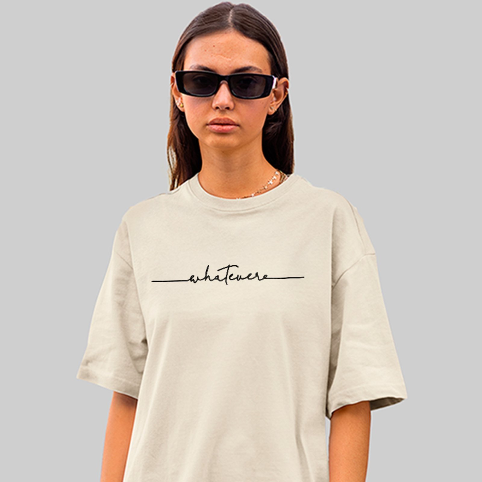 Camiseta Oversized Whatever Estampa Minimalista Casual Unissex Off White