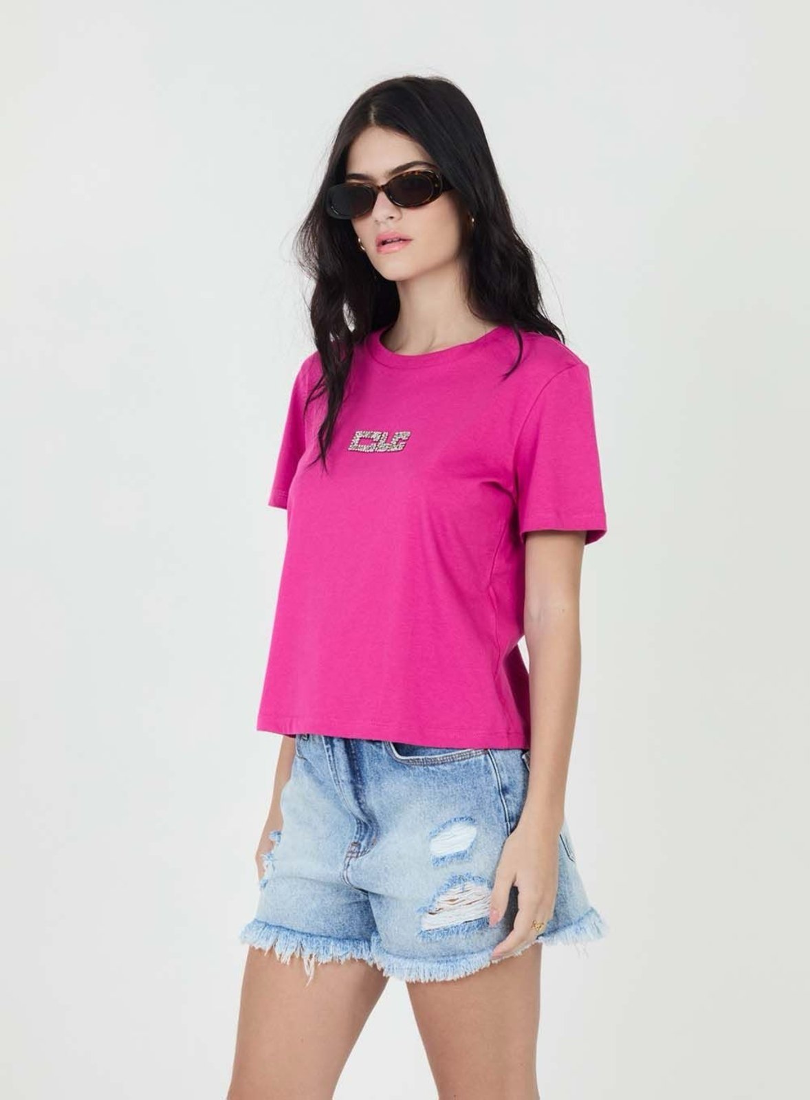 Camiseta Regular com Aplicação de Pedras CLC Rosa Enjoy