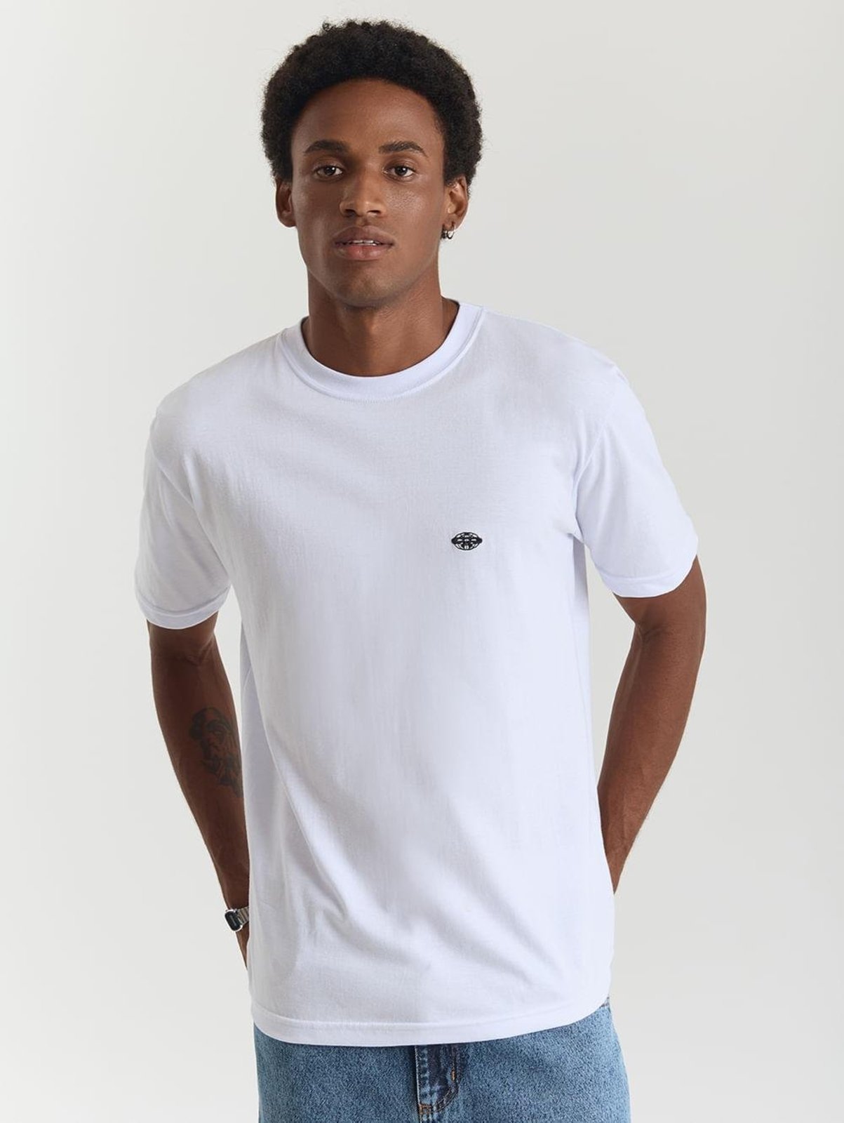 Camiseta algodão masculina logo retrô branca