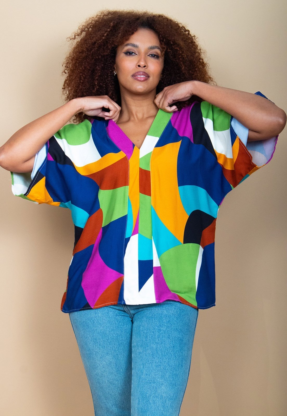 Blusa Cabanafree Gola V Manga Curta Estampa Jardim Azul