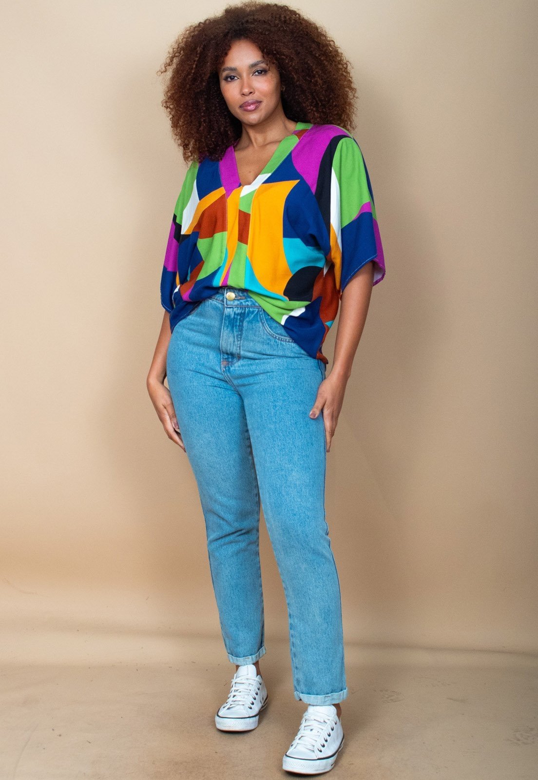 Vista 3 Blusa Cabanafree Gola V Manga Curta Estampa Jardim azul/estampado/laranja/rosa azul Cabanafree azul/estampado/laranja/rosa azul