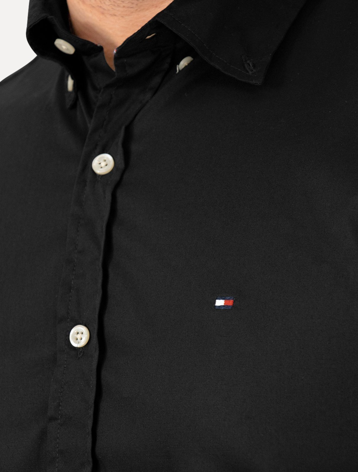 Vista 3 Camisa Tommy Hilfiger Masculina Manga Curta Regular Classic Poplin Preta preto Tommy Hilfiger preto