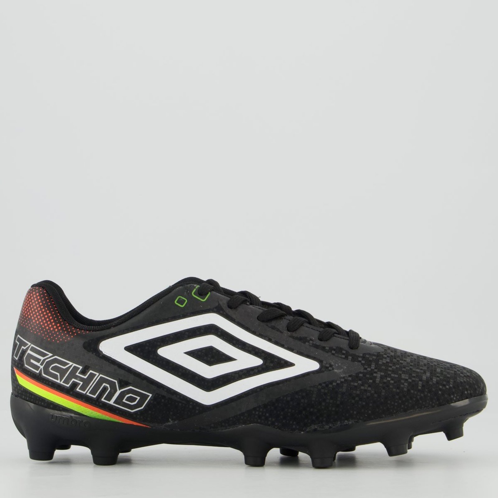 Chuteira Umbro Techno II Campo Preta e Branca