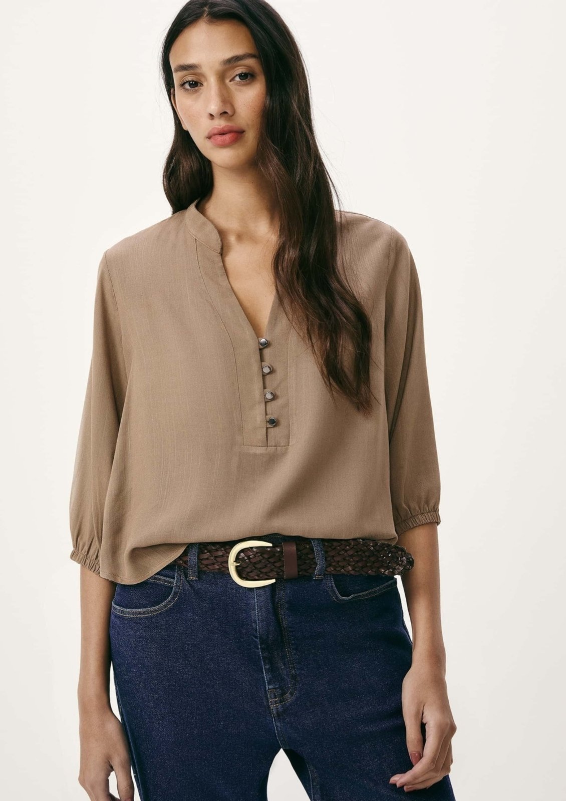 Vista 2 Blusa Feminina Reta Manga Bufante Hering preto Hering preto