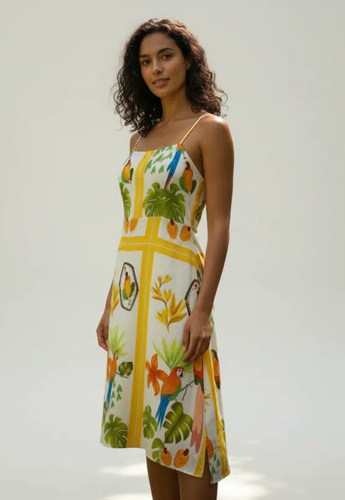 Vista 3 Vestido CabanaFree Midi Alça Fina Estampa Alma Tropical branco/estampado Cabanafree branco/estampado